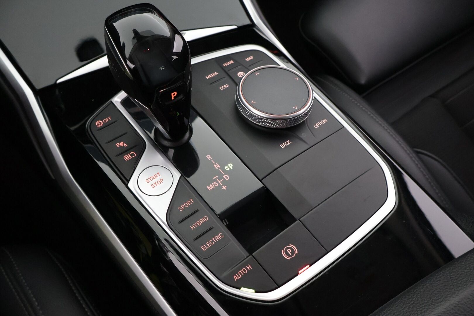 BMW 330E 2020 G20 Sedan Business Sport ** Uusi korimalli /Sport-penkit / Puolnahat / P-tutkat / Apple carplay & Android auto**