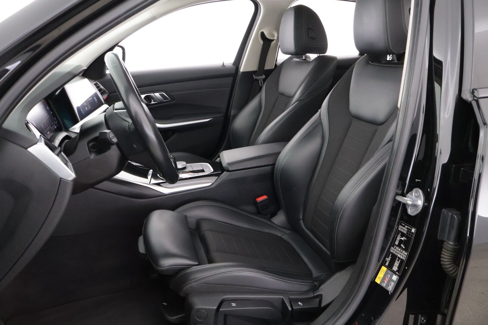 BMW 330E 2020 G20 Sedan Business Sport ** Uusi korimalli /Sport-penkit / Puolnahat / P-tutkat / Apple carplay & Android auto**