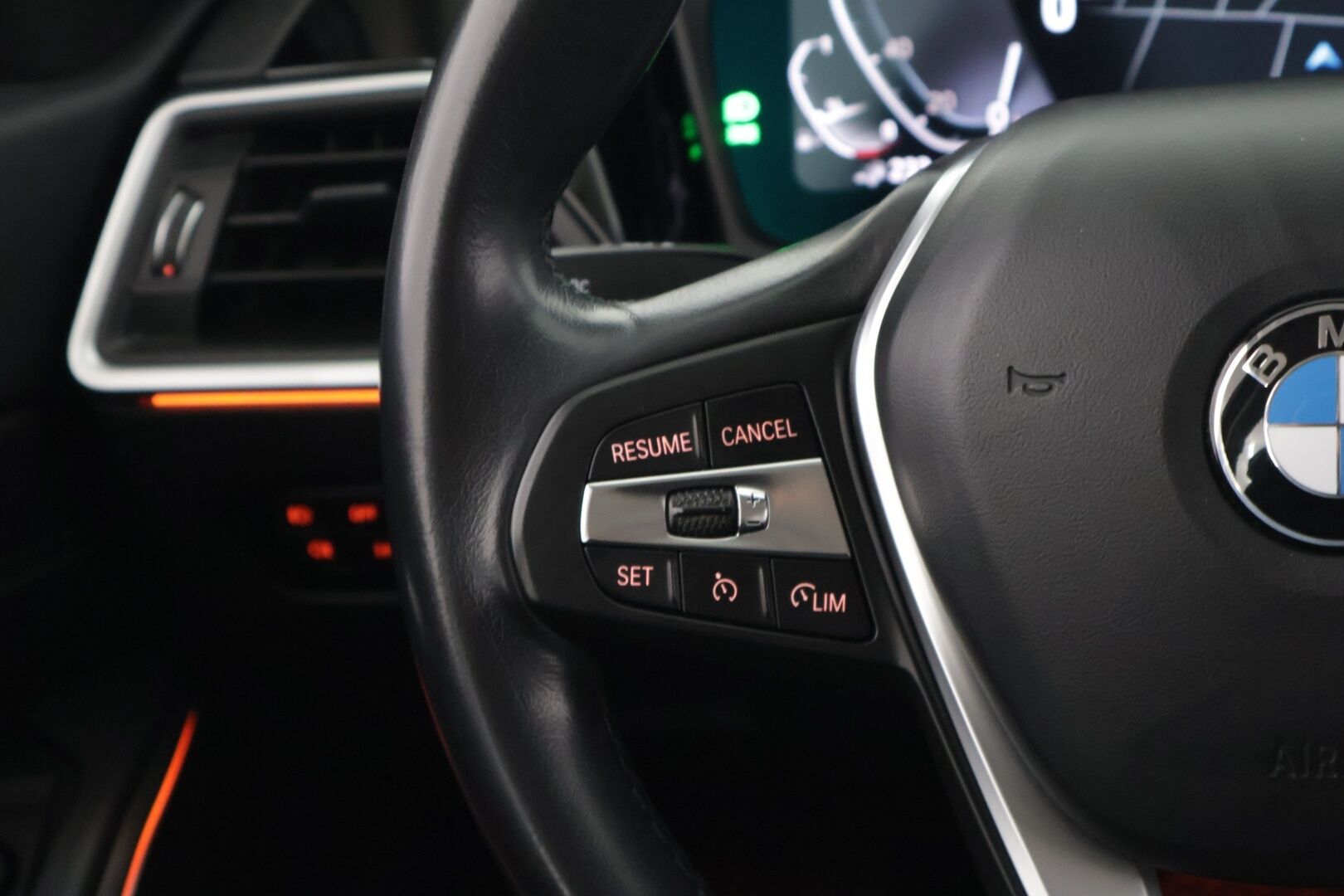 BMW 330E 2020 G20 Sedan Business Sport ** Uusi korimalli /Sport-penkit / Puolnahat / P-tutkat / Apple carplay & Android auto**