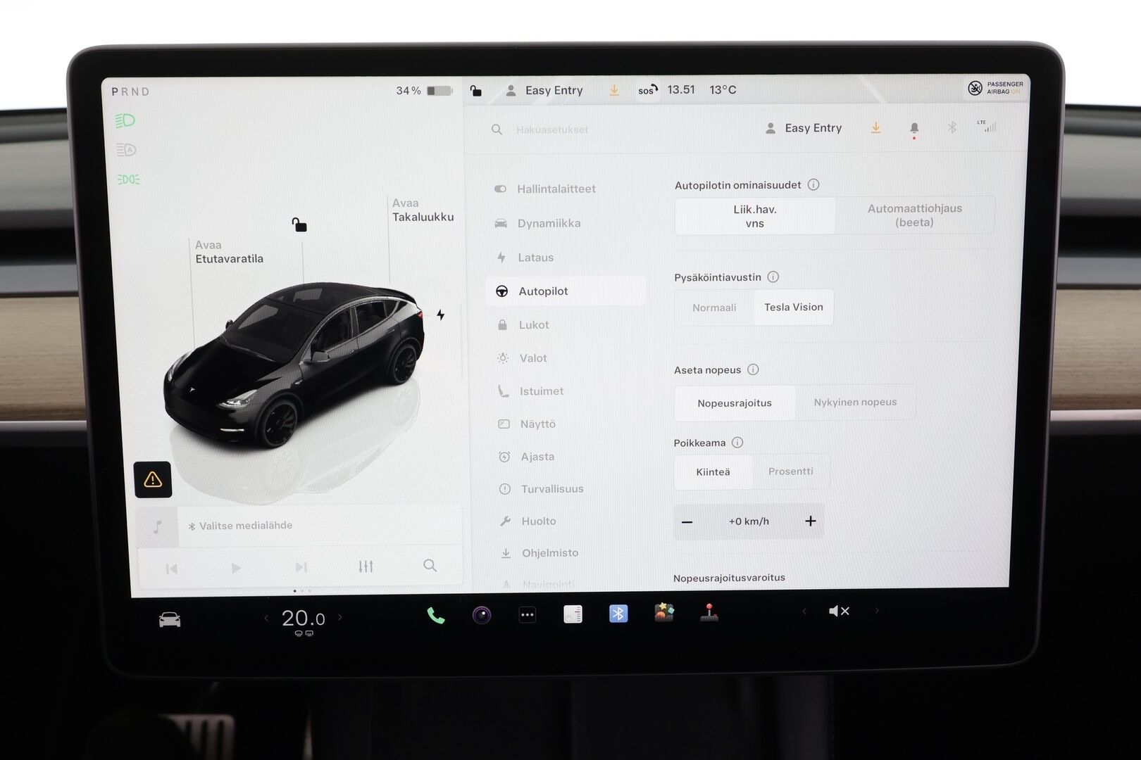 Tesla Model Y 2022 Performance * Lasikatto / Premium Audio / Koukku / Matrix LED / P.kamera / ILP * - Kahdet renkaat aluvanteilla - HULLU BLACKWEEK KORKOTARJOUS 2,49%