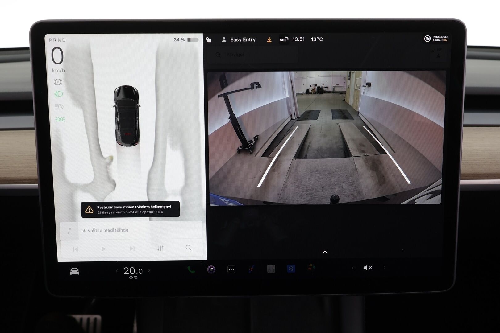 Tesla Model Y 2022 Performance * Lasikatto / Premium Audio / Koukku / Matrix LED / P.kamera / ILP * - Kahdet renkaat aluvanteilla - HULLU BLACKWEEK KORKOTARJOUS 2,49%