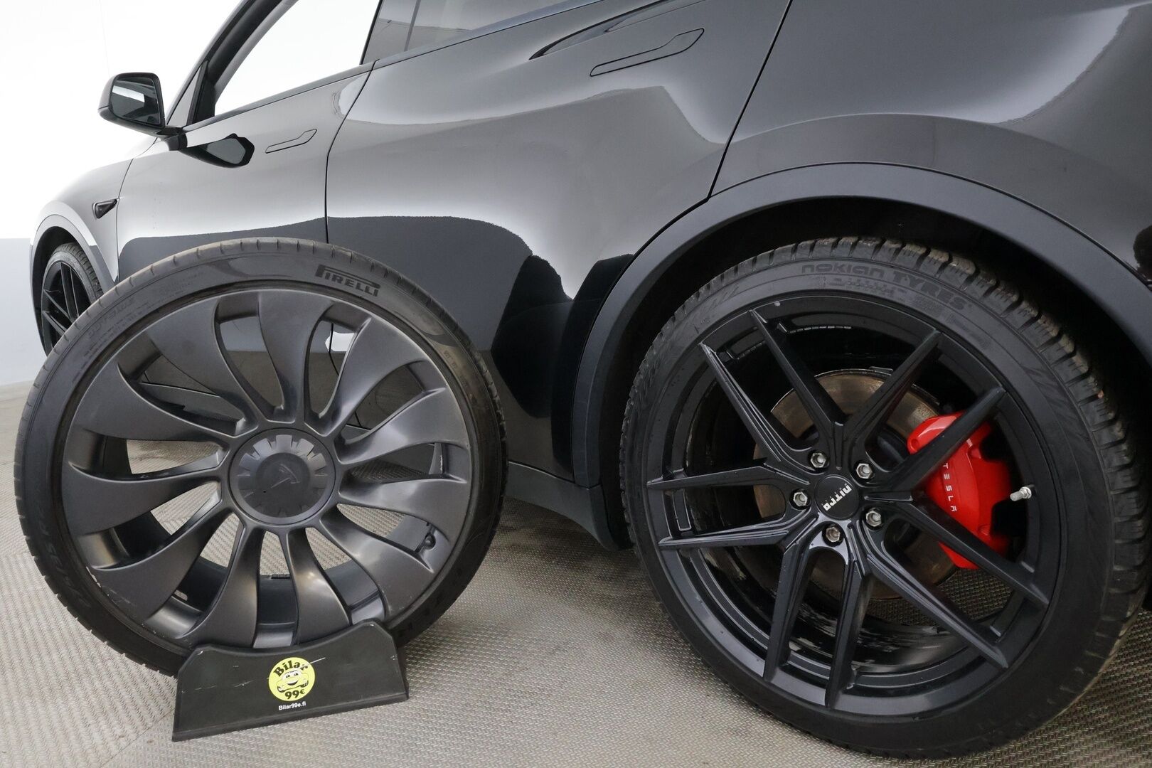 Tesla Model Y 2022 Performance * Lasikatto / Premium Audio / Koukku / Matrix LED / P.kamera / ILP * - Kahdet renkaat aluvanteilla - HULLU BLACKWEEK KORKOTARJOUS 2,49%