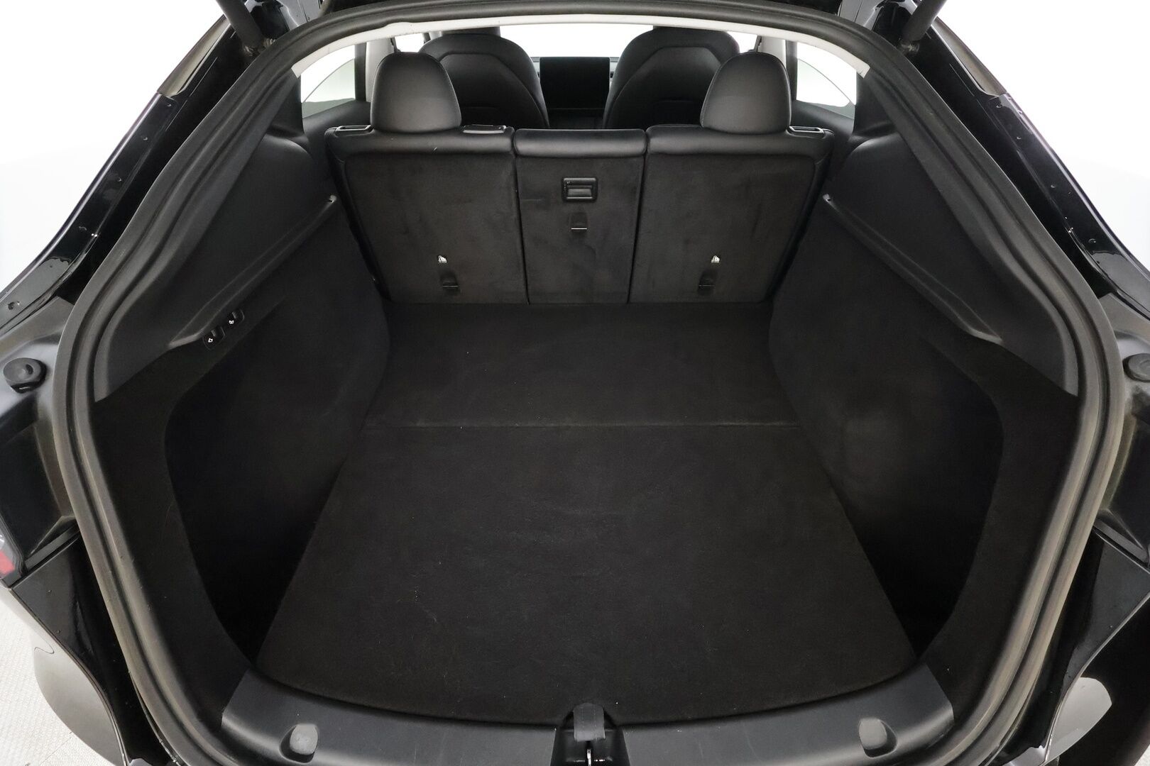 Tesla Model Y 2022 Performance * Lasikatto / Premium Audio / Koukku / Matrix LED / P.kamera / ILP * - Kahdet renkaat aluvanteilla - HULLU BLACKWEEK KORKOTARJOUS 2,49%