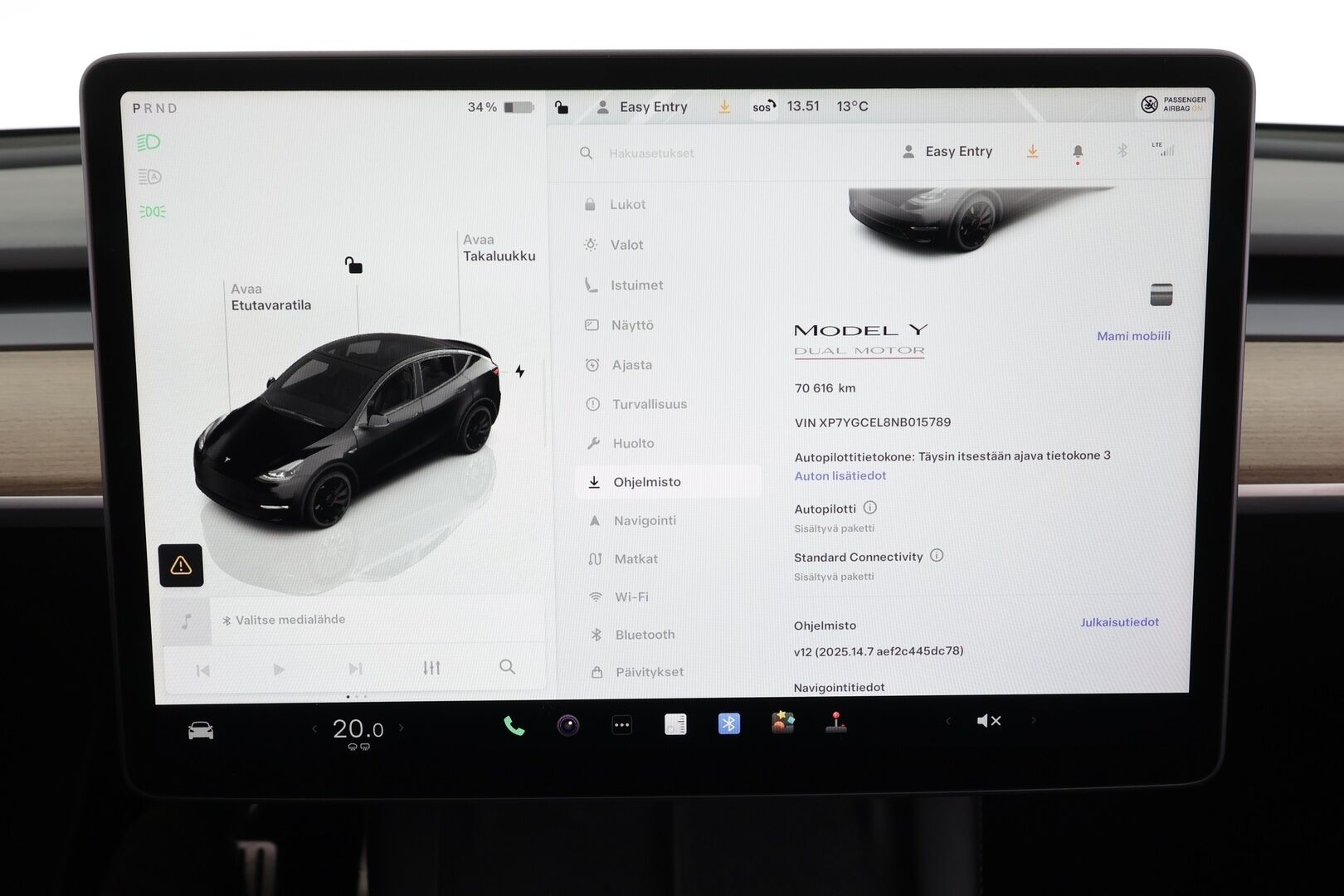 Tesla Model Y 2022 Performance * Lasikatto / Premium Audio / Koukku / Matrix LED / P.kamera / ILP * - Kahdet renkaat aluvanteilla - HULLU BLACKWEEK KORKOTARJOUS 2,49%