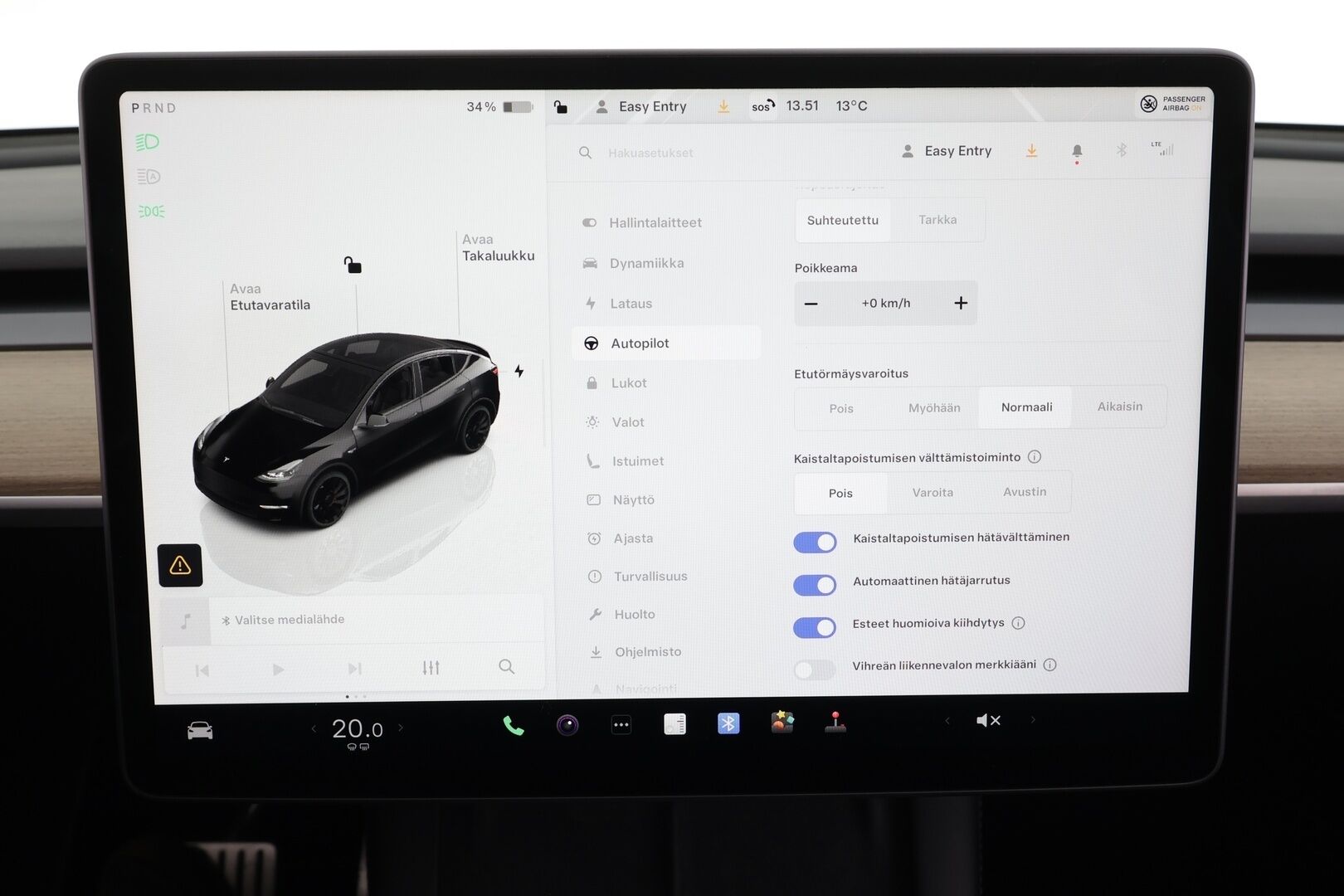 Tesla Model Y 2022 Performance * Lasikatto / Premium Audio / Koukku / Matrix LED / P.kamera / ILP * - Kahdet renkaat aluvanteilla - HULLU BLACKWEEK KORKOTARJOUS 2,49%