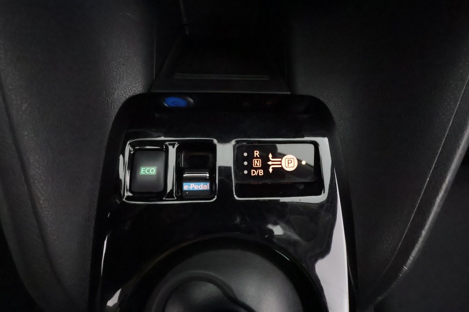 Nissan Leaf 2023 62kWh N-Connecta *ALV** 1-Om Suomi auto / Adapt.vakkari / 360 kamera / Keyless / Navi / Apple&Android / 2x renkaat