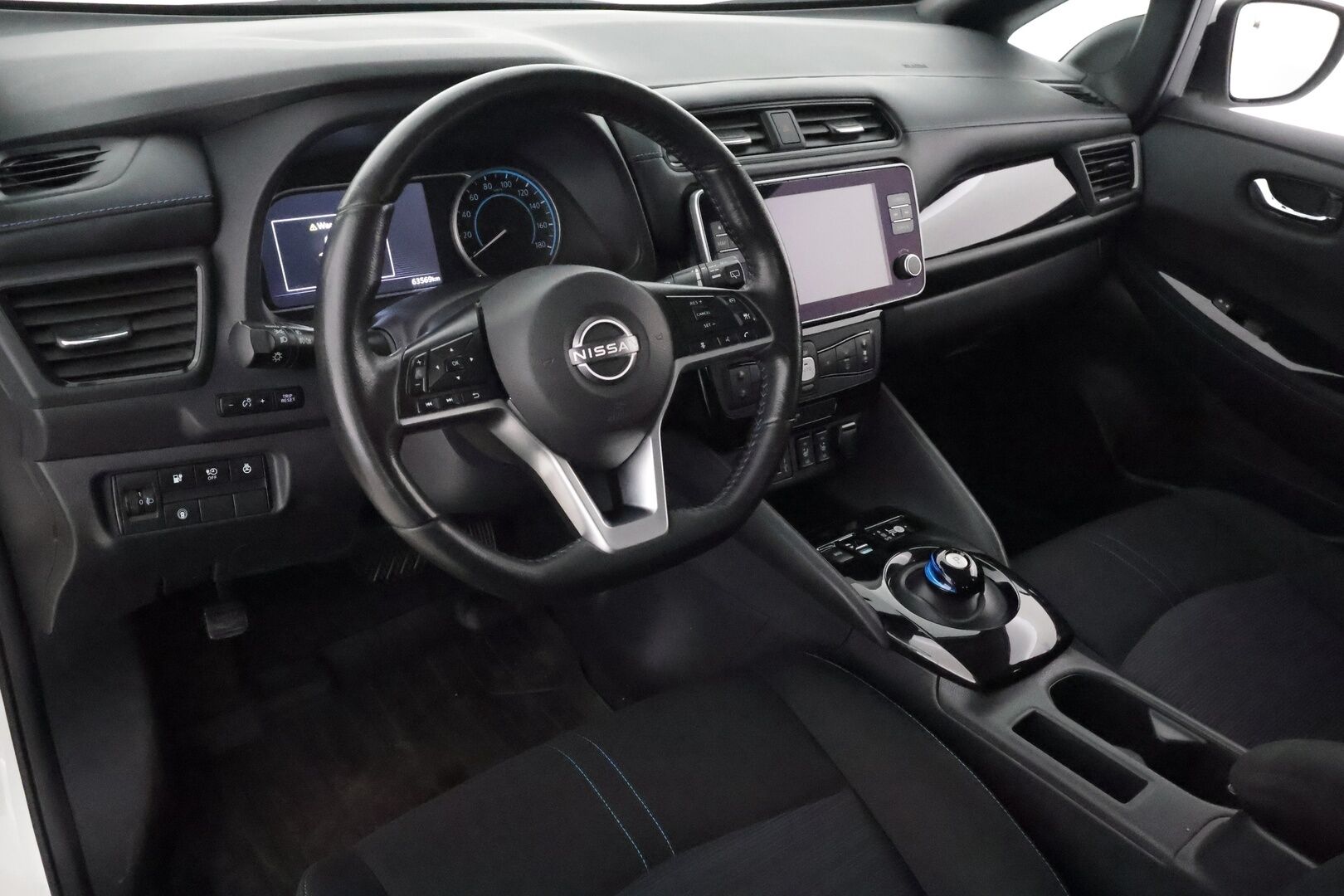 Nissan Leaf 2023 62kWh N-Connecta *ALV** 1-Om Suomi auto / Adapt.vakkari / 360 kamera / Keyless / Navi / Apple&Android / 2x renkaat