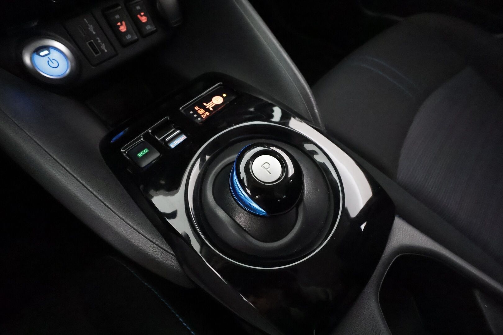 Nissan Leaf 2023 62kWh N-Connecta *ALV** 1-Om Suomi auto / Adapt.vakkari / 360 kamera / Keyless / Navi / Apple&Android / 2x renkaat