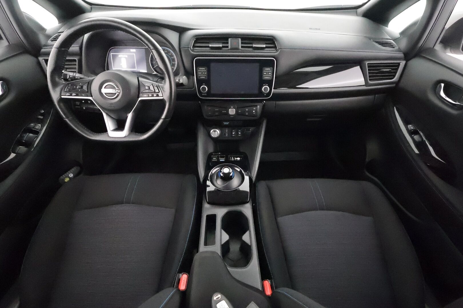 Nissan Leaf 2023 62kWh N-Connecta *ALV** 1-Om Suomi auto / Adapt.vakkari / 360 kamera / Keyless / Navi / Apple&Android / 2x renkaat