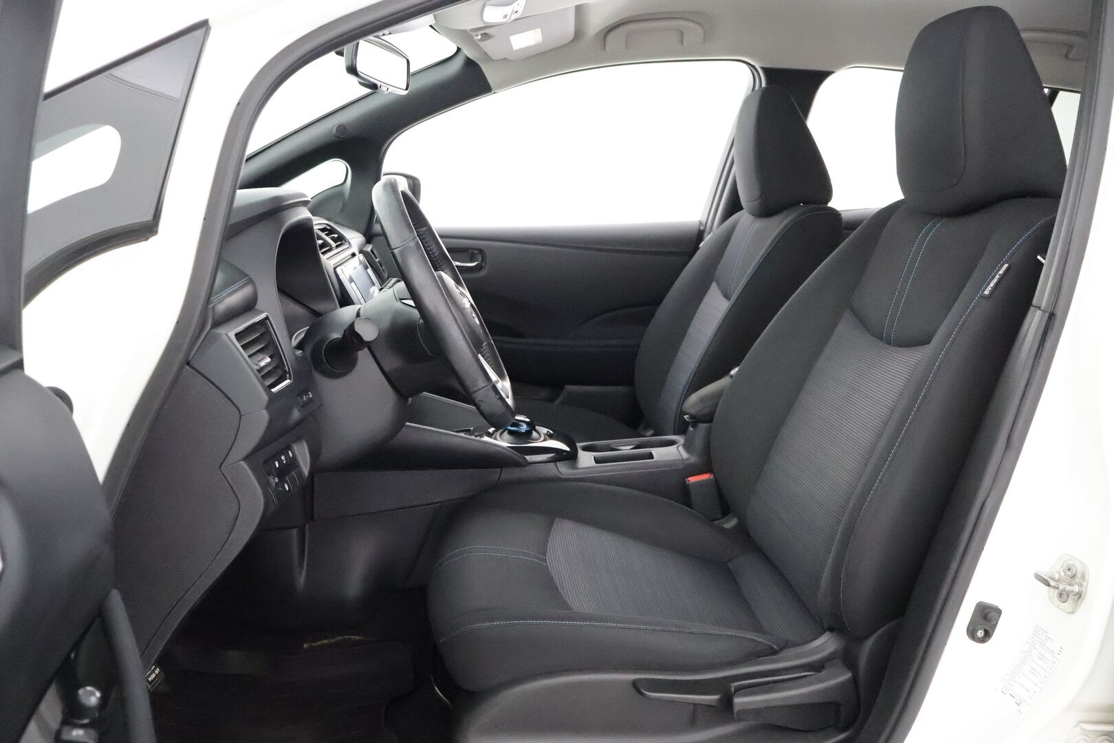 Nissan Leaf 2023 N-Connecta 62 kWh **Adapt. vakkari / 360 Kamera / Navi / Kaistavahti / Apple&Android / Keyless **