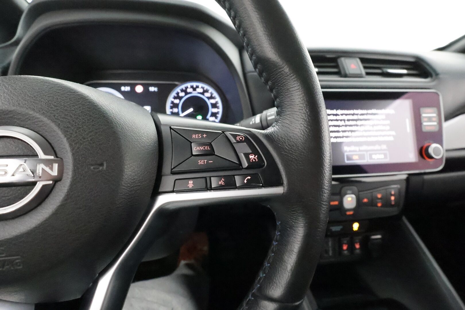Nissan Leaf 2023 62kWh N-Connecta *ALV** 1-Om Suomi auto / Adapt.vakkari / Facelift / 360 kamera / Apple&Android / Keyless / Rattilämmitin