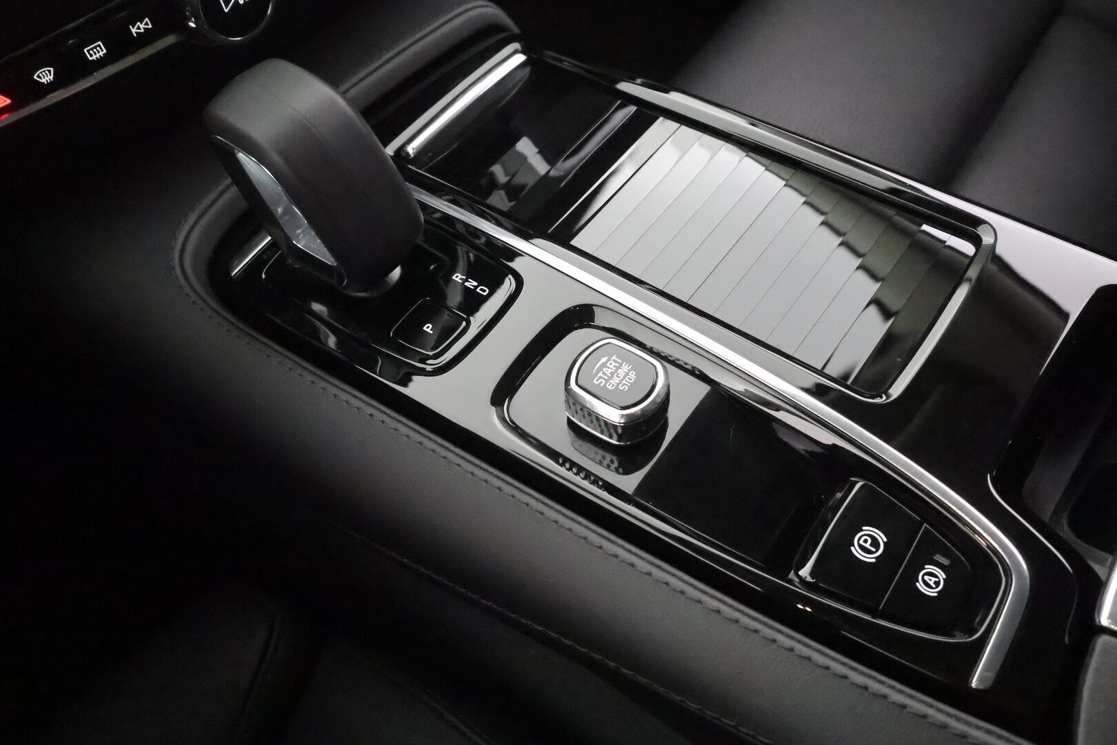 Volvo V60 2023 T6 AWD Long Range Plus Bright aut - | ACC | Koukku | Muistinahat | Sporttipenkit | Full-LED | Pilot assist | BLIS | P.kamera | High performance audio | Keyless | 1-om suomiauto | 