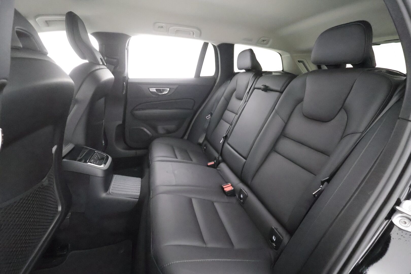 Volvo V60 2023 T6 AWD Long Range Plus Bright aut - | ACC | Koukku | Muistinahat | Sporttipenkit | Full-LED | Pilot assist | BLIS | P.kamera | High performance audio | Keyless | 1-om suomiauto | 