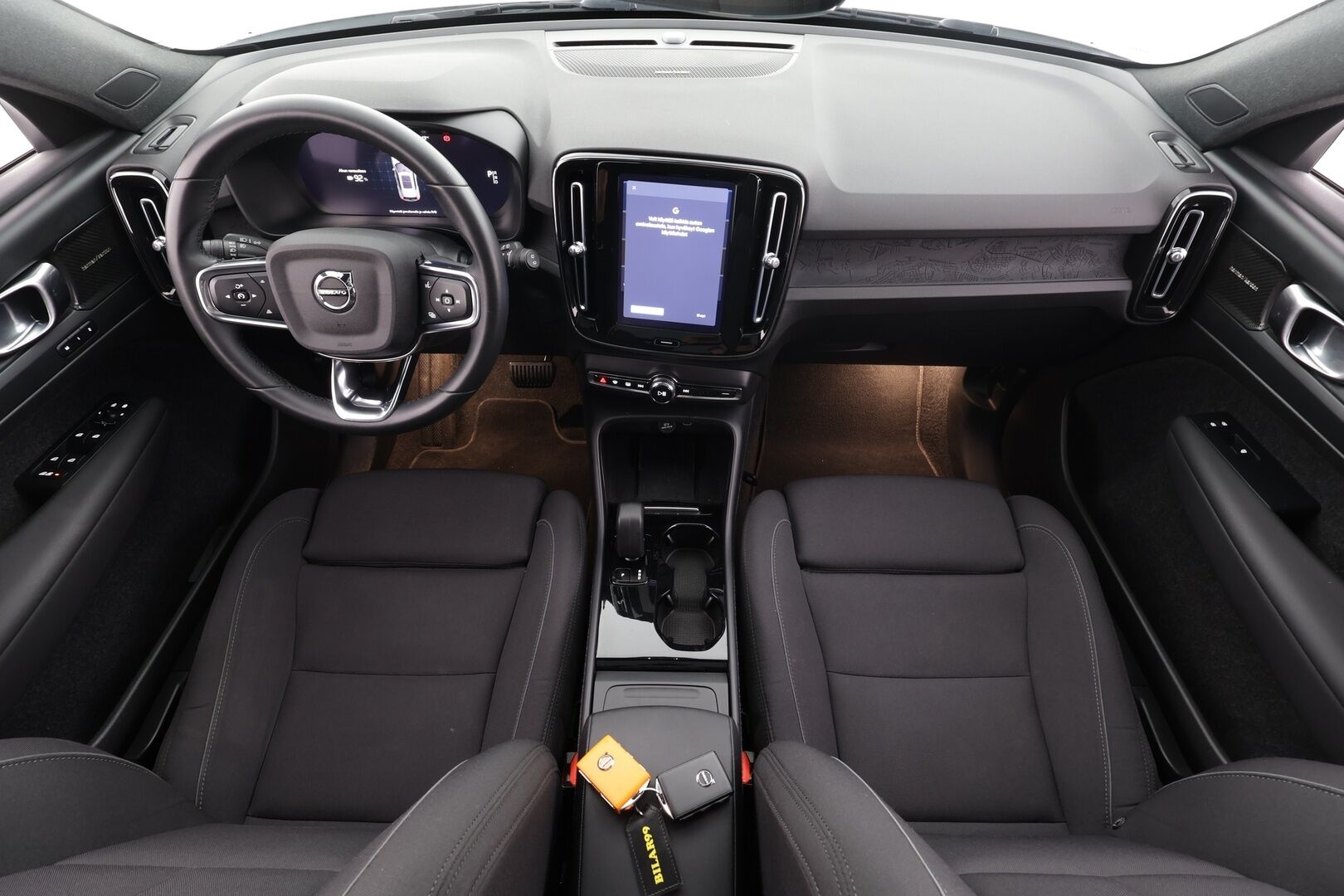 Volvo XC40 2023 Recharge Twin Ultimate aut * Pilot assist / ILP / Koukku / Muistipenkki / Harman/Kardon / 360-kamera * - Merkkihuollettu / 1.Om Suomi-auto / Kahdet renkaat / 2x Lataus
