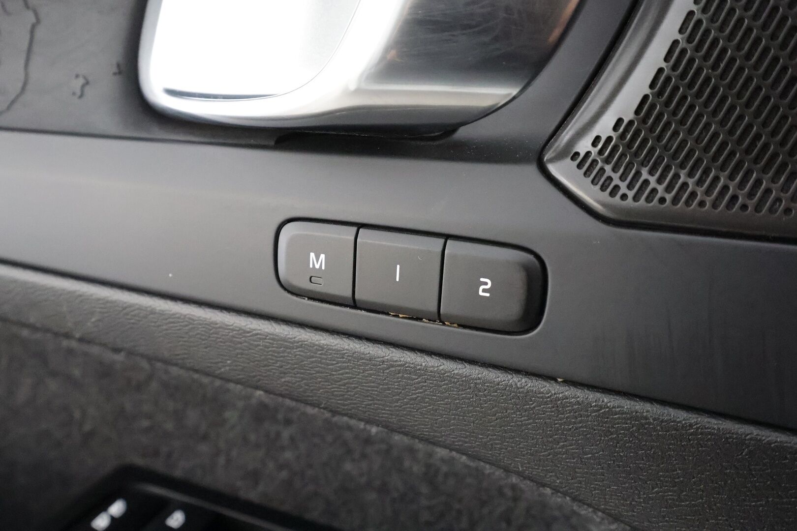 Volvo XC40 2023 Recharge Twin Ultimate aut * Pilot assist / ILP / Koukku / Muistipenkki / Harman/Kardon / 360-kamera * - Merkkihuollettu / 1.Om Suomi-auto / Akku kuntotarkastettu / Kahdet renkaat / 2x Lataus - HULLUT AVAJAISHULINAT KORKOTARJOUS 3,29 %