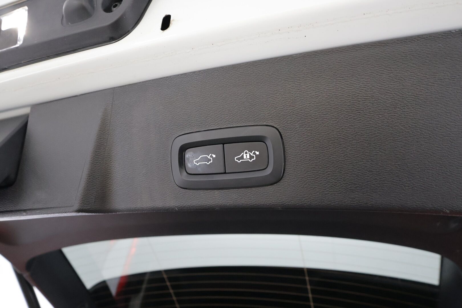 Volvo XC40 2023 Recharge Twin Ultimate aut * Pilot assist / ILP / Koukku / Muistipenkki / Harman/Kardon / 360-kamera * - Merkkihuollettu / 1.Om Suomi-auto / Kahdet renkaat / 2x Lataus