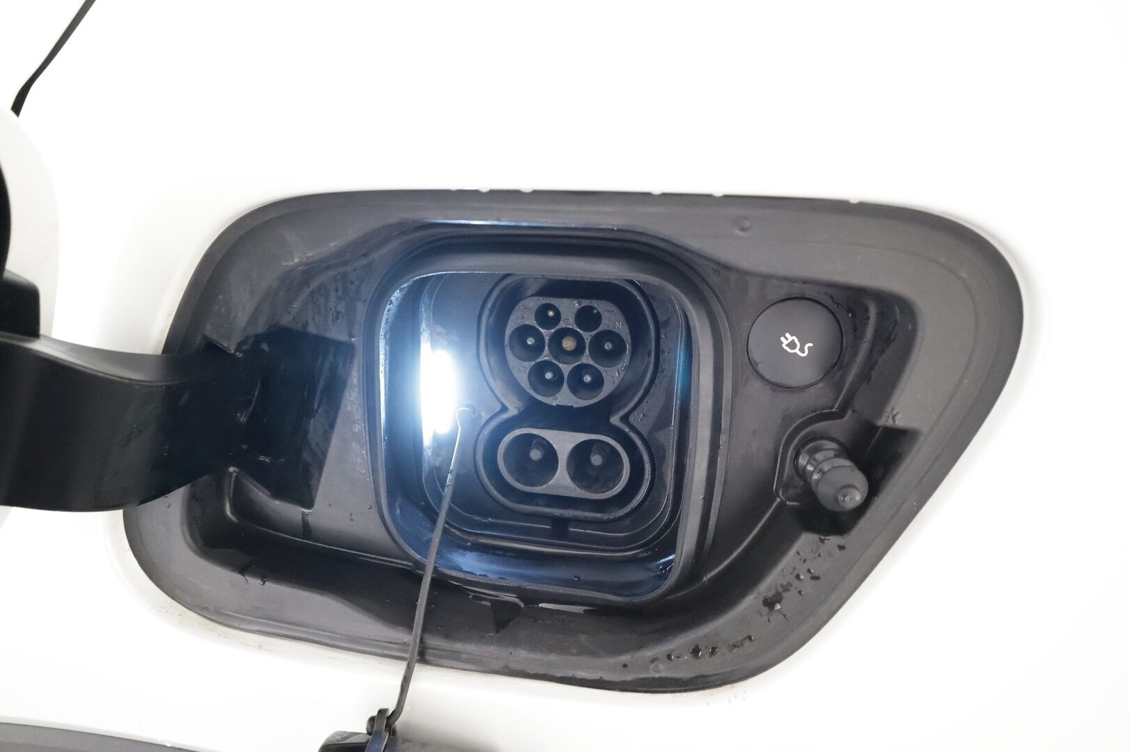 Volvo XC40 2023 Recharge Twin Ultimate aut * Pilot assist / ILP / Koukku / Muistipenkki / Harman/Kardon / 360-kamera * - Merkkihuollettu / 1.Om Suomi-auto / Kahdet renkaat / 2x Lataus