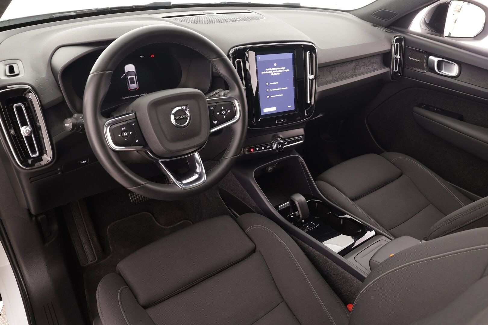 Volvo XC40 2023 Recharge Twin Ultimate aut * Pilot assist / ILP / Koukku / Muistipenkki / Harman/Kardon / 360-kamera * - Merkkihuollettu / 1.Om Suomi-auto / Kahdet renkaat / 2x Lataus