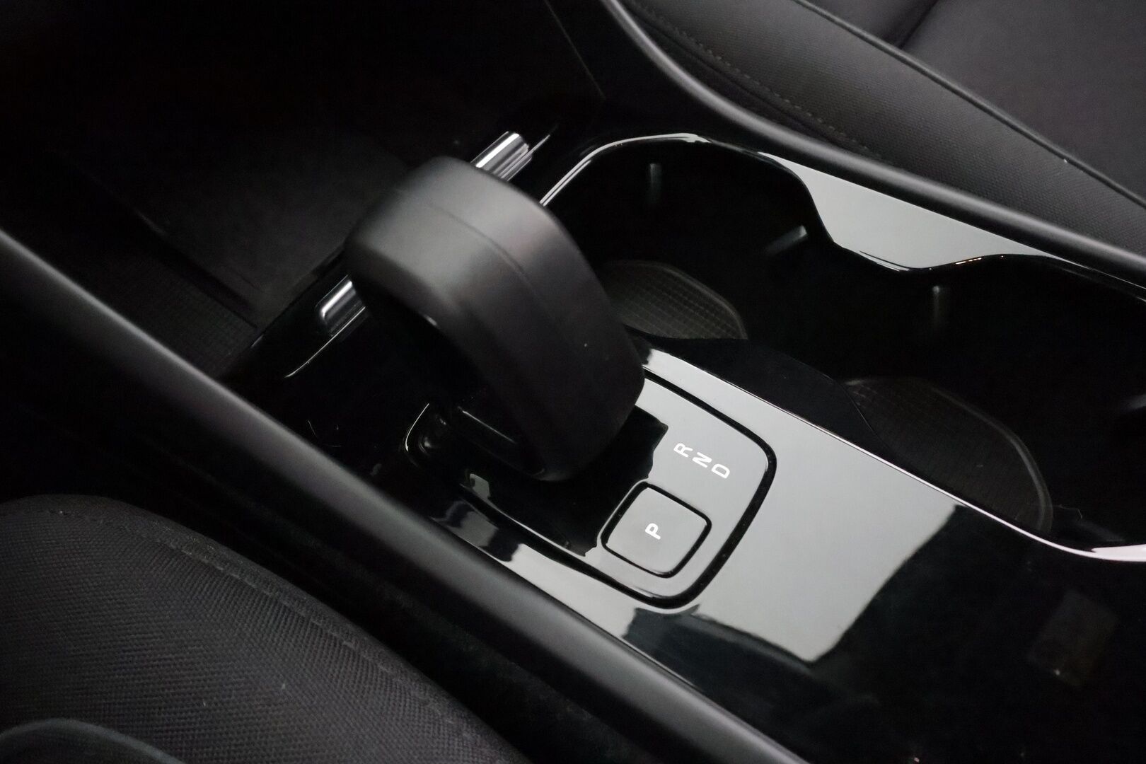 Volvo XC40 2023 Recharge Twin Ultimate aut * Pilot assist / ILP / Koukku / Muistipenkki / Harman/Kardon / 360-kamera * - Merkkihuollettu / 1.Om Suomi-auto / Kahdet renkaat / 2x Lataus