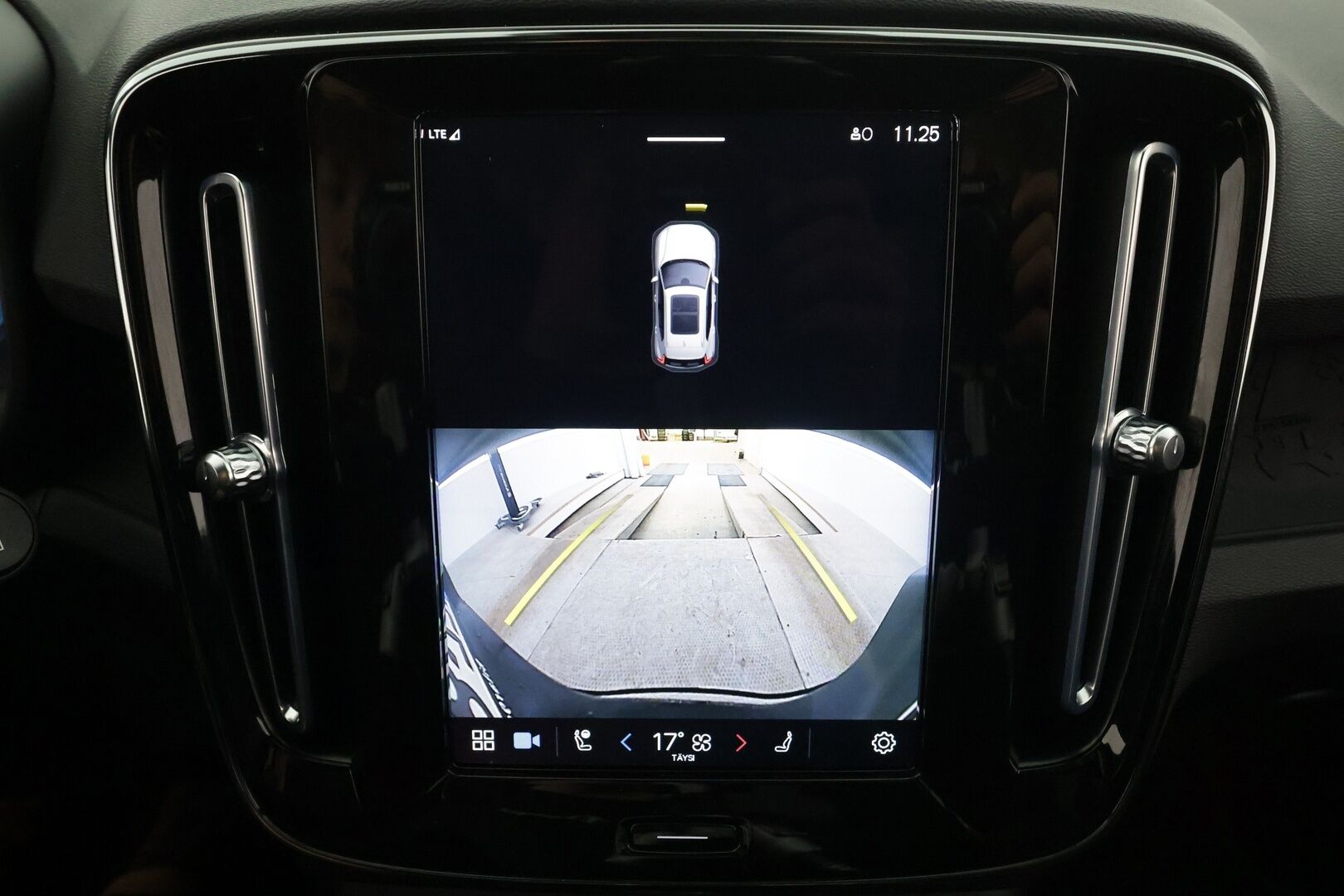 Volvo XC40 2023 Recharge Twin Ultimate aut * Pilot assist / ILP / Koukku / Muistipenkki / Harman/Kardon / 360-kamera * - Merkkihuollettu / 1.Om Suomi-auto / Kahdet renkaat / 2x Lataus