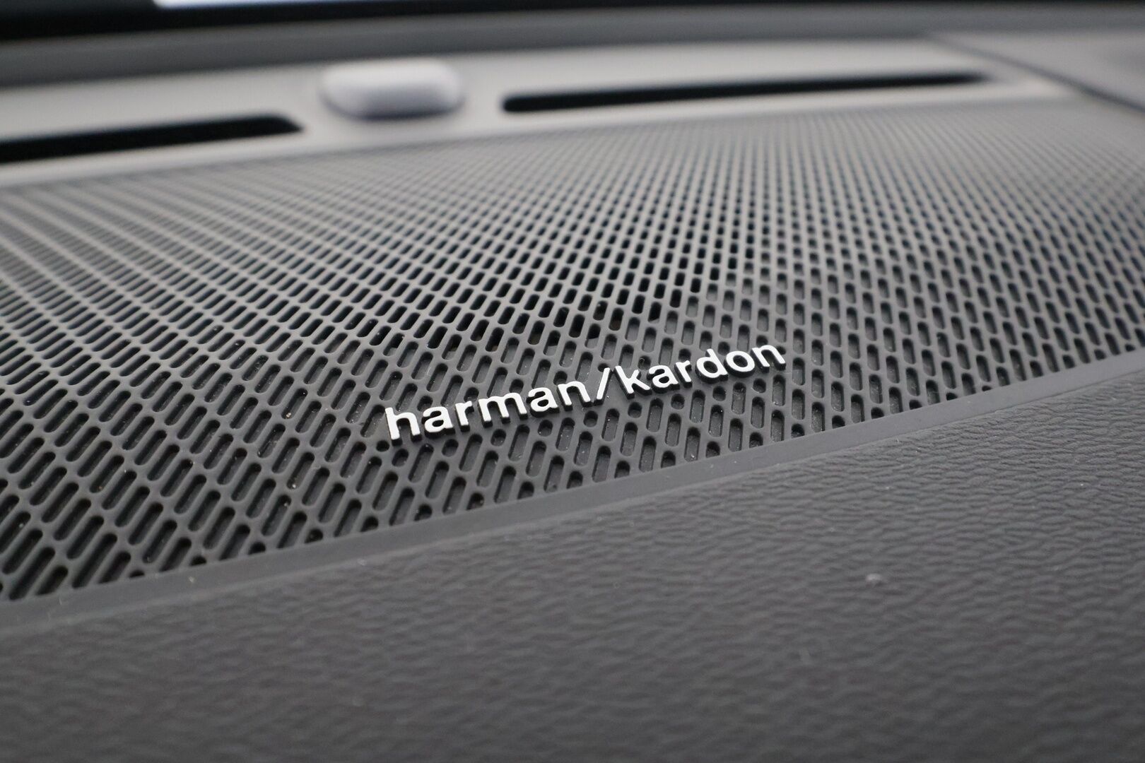 Volvo XC40 2023 Recharge Twin Ultimate aut * Pilot assist / ILP / Koukku / Muistipenkki / Harman/Kardon / 360-kamera * - Merkkihuollettu / 1.Om Suomi-auto / Kahdet renkaat / 2x Lataus