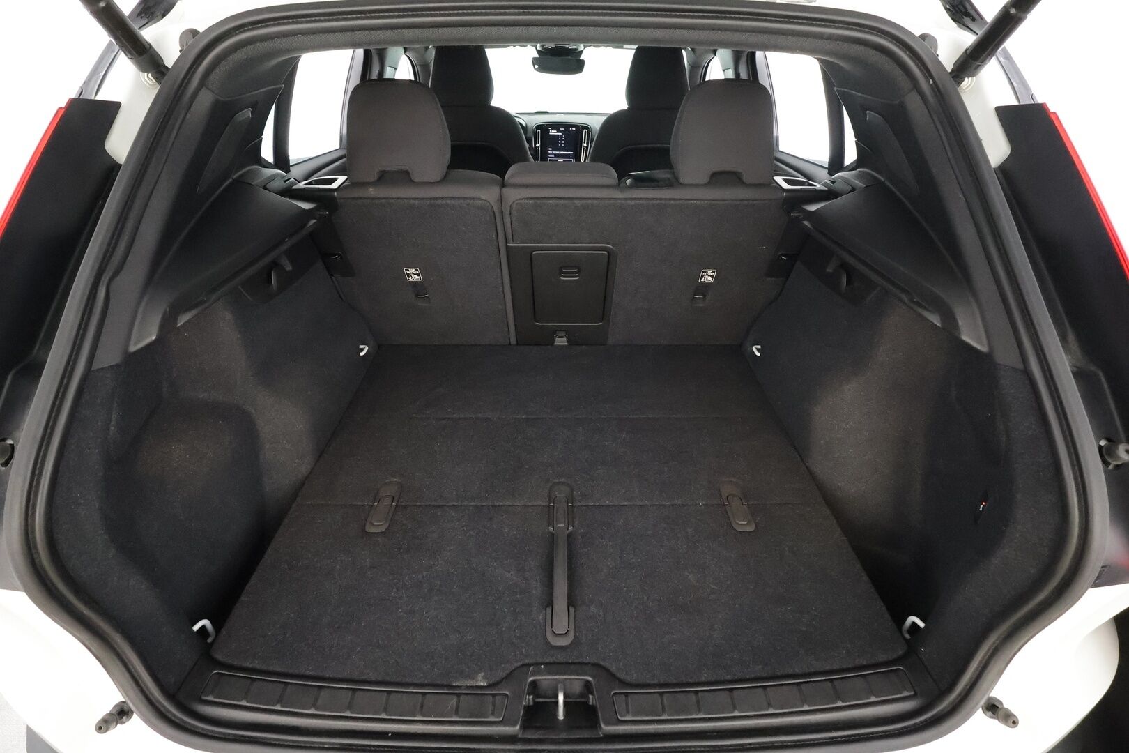 Volvo XC40 2023 Recharge Twin Ultimate aut * Pilot assist / ILP / Koukku / Muistipenkki / Harman/Kardon / 360-kamera * - Merkkihuollettu / 1.Om Suomi-auto / Akku kuntotarkastettu / Kahdet renkaat / 2x Lataus - HULLUT AVAJAISHULINAT KORKOTARJOUS 3,29 %