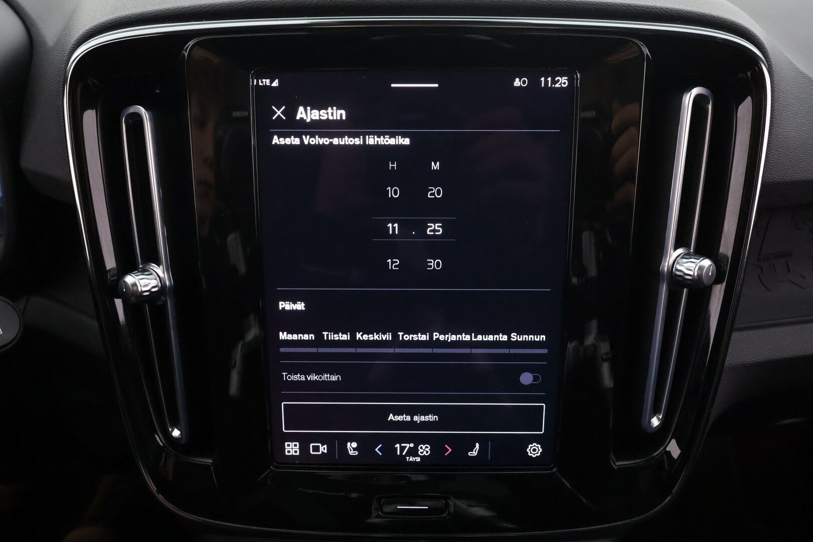 Volvo XC40 2023 Recharge Twin Ultimate aut * Pilot assist / ILP / Koukku / Muistipenkki / Harman/Kardon / 360-kamera * - Merkkihuollettu / 1.Om Suomi-auto / Kahdet renkaat / 2x Lataus