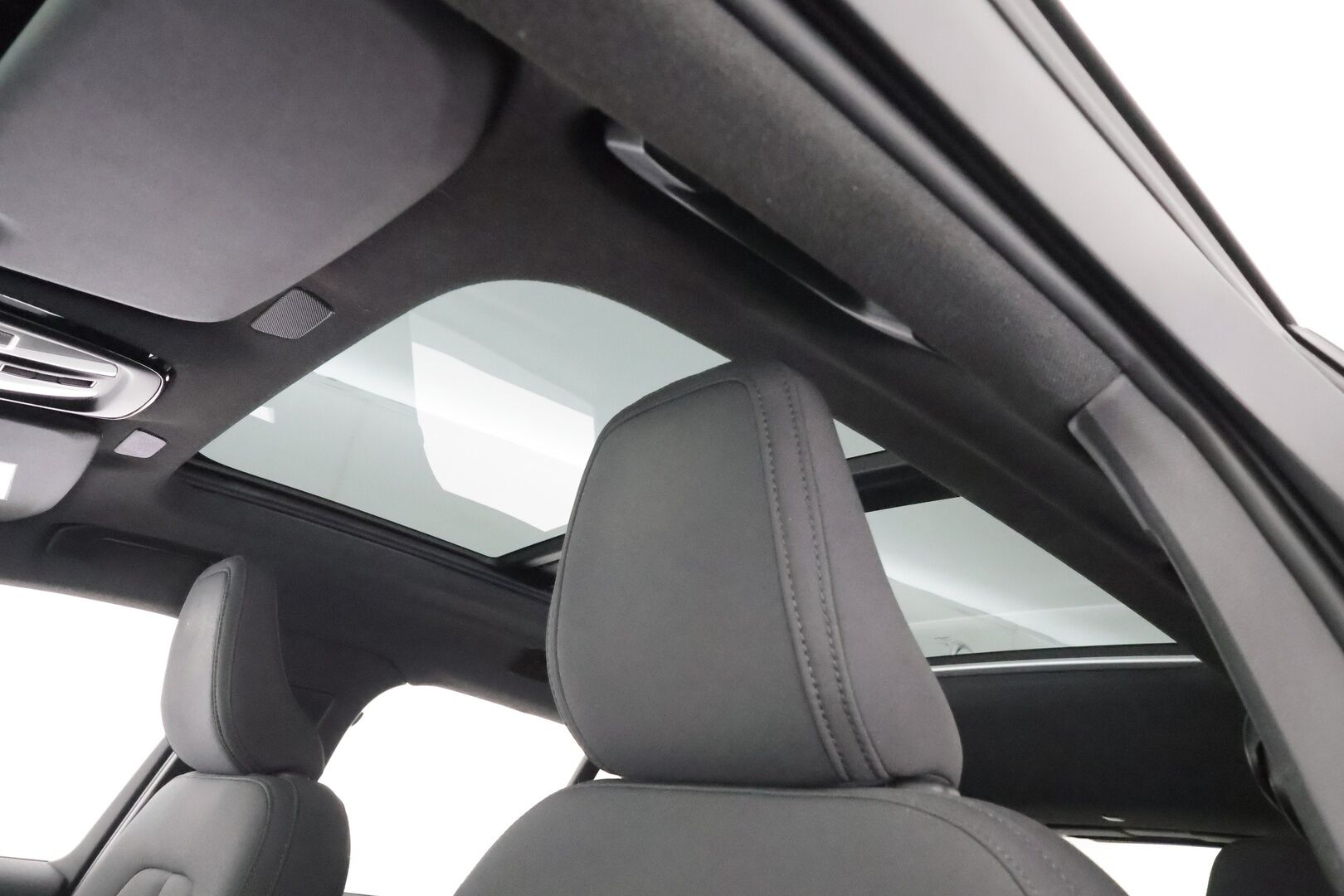 Volvo XC40 2023 Recharge Twin Ultimate aut * Pilot assist / ILP / Koukku / Muistipenkki / Harman/Kardon / 360-kamera * - Merkkihuollettu / 1.Om Suomi-auto / Kahdet renkaat / 2x Lataus