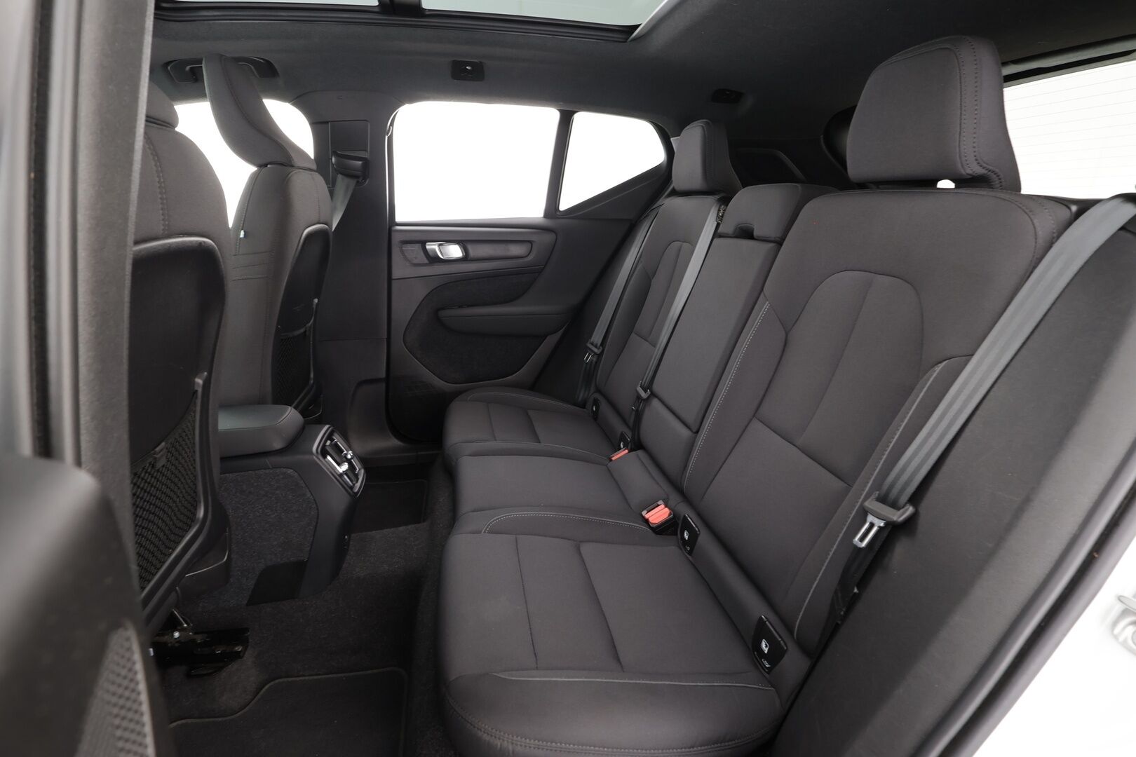 Volvo XC40 2023 Recharge Twin Ultimate aut * Pilot assist / ILP / Koukku / Muistipenkki / Harman/Kardon / 360-kamera * - Merkkihuollettu / 1.Om Suomi-auto / Kahdet renkaat / 2x Lataus