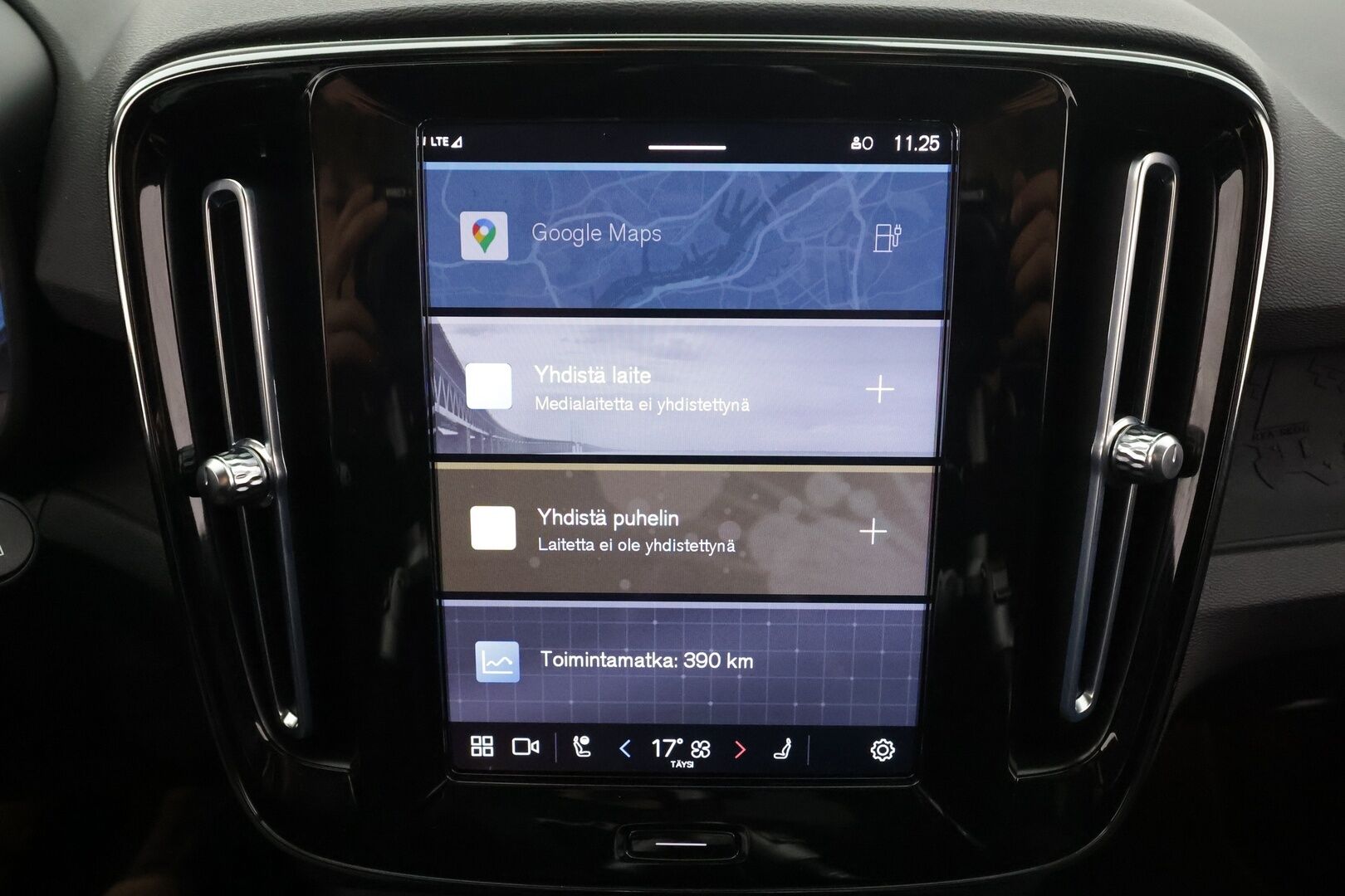 Volvo XC40 2023 Recharge Twin Ultimate aut * Pilot assist / ILP / Koukku / Muistipenkki / Harman/Kardon / 360-kamera * - Merkkihuollettu / 1.Om Suomi-auto / Kahdet renkaat / 2x Lataus