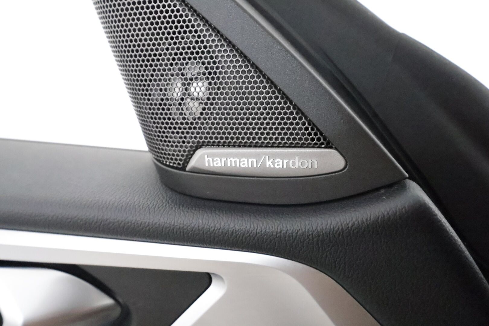 BMW i4 2023 M50 Super Charged **Lasikattoluukku / Harman/Kardon / ACC / HUD / Laser-LED / 360° / Koukku / Sporttipenkki Muistilla** - 2,99 % KORKOTARJOUS TÄHÄN AUTOON - Suomi-auto / Kahdet Renkaat / **HUIPPUVARUSTEET** 
