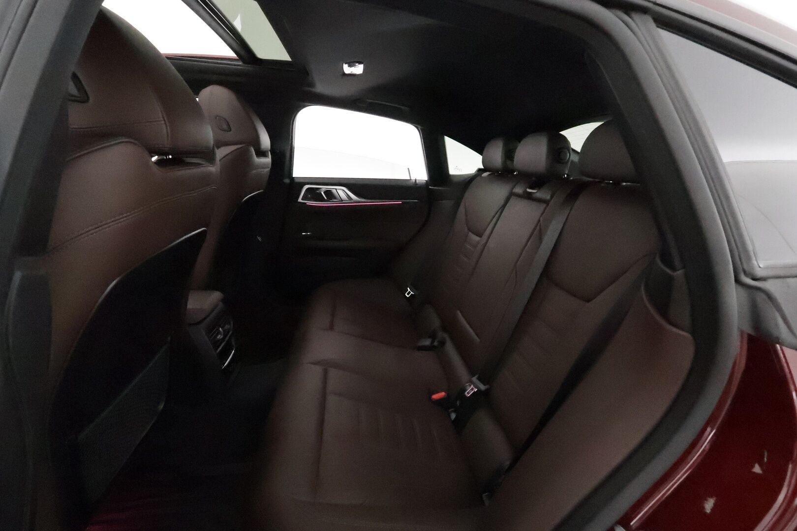 BMW i4 2023 M50 Super Charged **Lasikattoluukku / Harman/Kardon / ACC / HUD / Laser-LED / 360° / Koukku / Sporttipenkki Muistilla** - 2,99 % KORKOTARJOUS TÄHÄN AUTOON - Suomi-auto / Kahdet Renkaat / **HUIPPUVARUSTEET** 