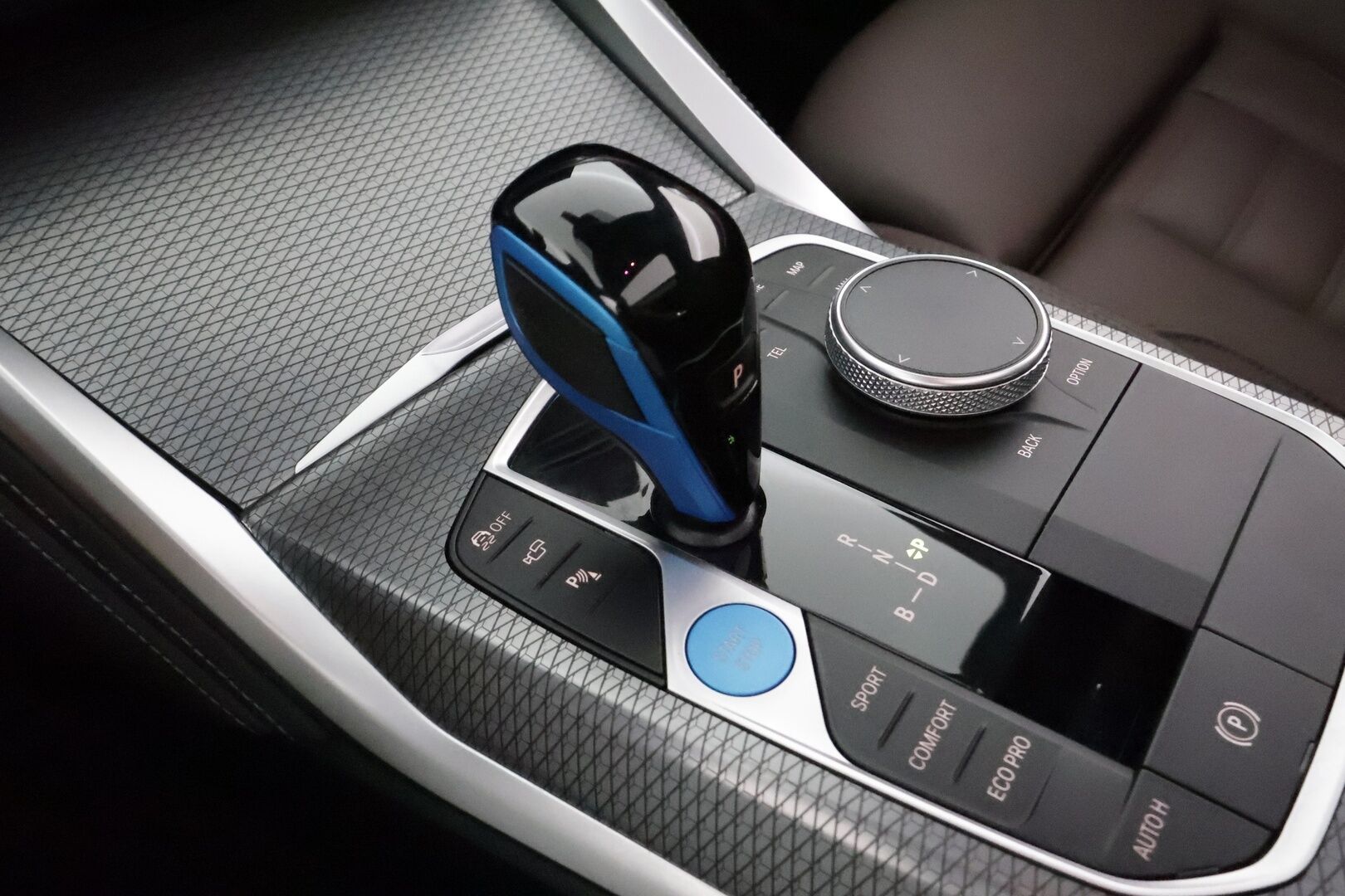 BMW i4 2023 M50 Super Charged **Lasikattoluukku / Harman/Kardon / ACC / HUD / Laser-LED / 360° / Koukku / Sporttipenkki Muistilla** - 2,99 % KORKOTARJOUS TÄHÄN AUTOON - Suomi-auto / Kahdet Renkaat / **HUIPPUVARUSTEET** 
