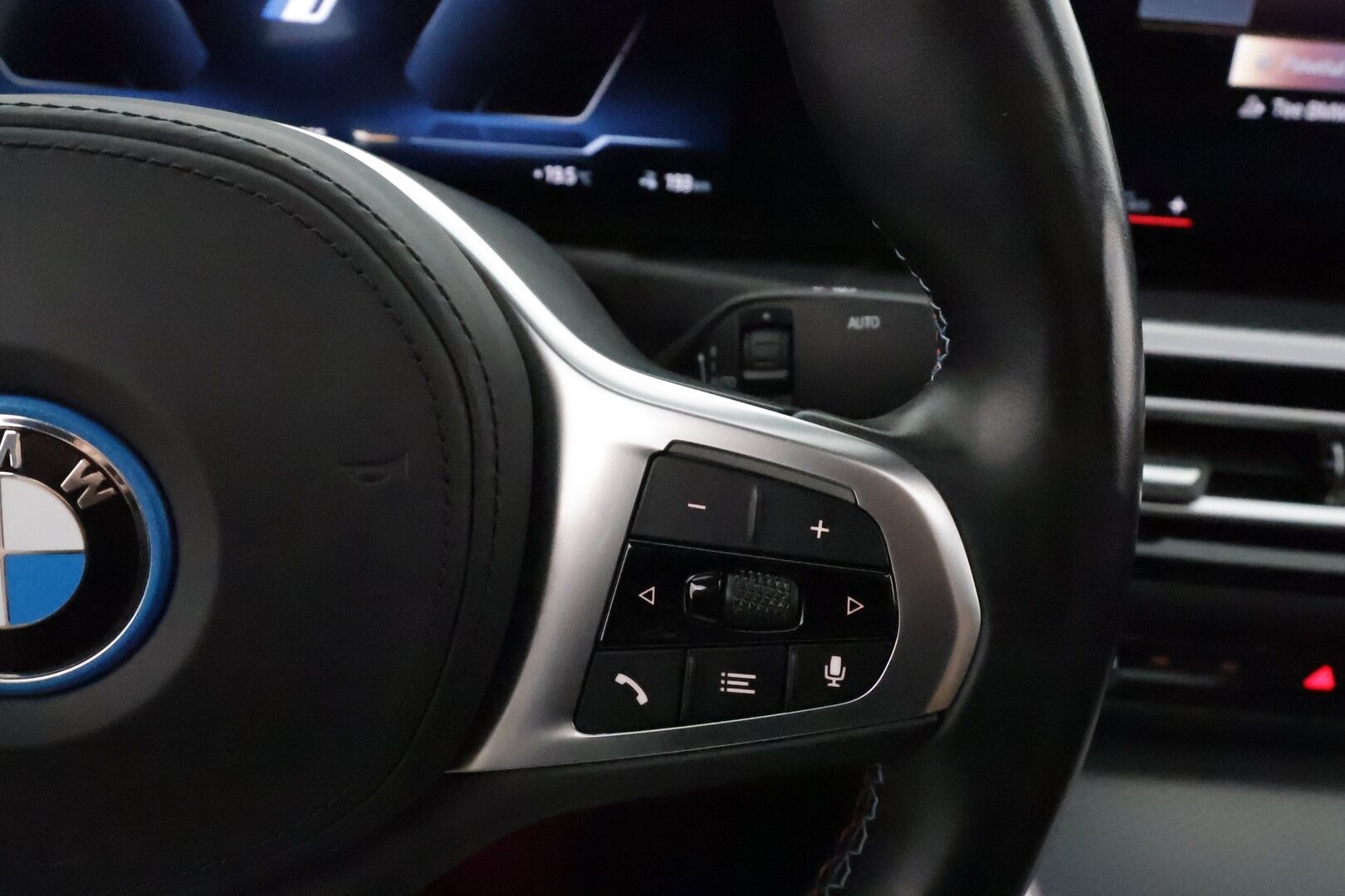 BMW i4 2023 M50 Super Charged **Lasikattoluukku / Harman/Kardon / ACC / HUD / Laser-LED / 360° / Koukku / Sporttipenkki Muistilla** - 2,99 % KORKOTARJOUS TÄHÄN AUTOON - Suomi-auto / Kahdet Renkaat / **HUIPPUVARUSTEET** 