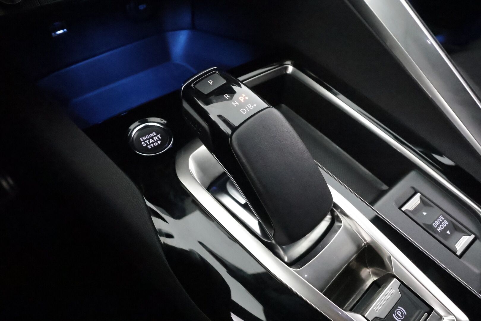 Peugeot 3008 2023 GT Hybrid4 300 EAT8-automaatti - | ACC | Puolinahat | Keyless | P.kamera | Navi | Digimittaristo | LED | BSM | Lane Assist | Apple & Android | 2x renkaat aluin | Suomiauto | 