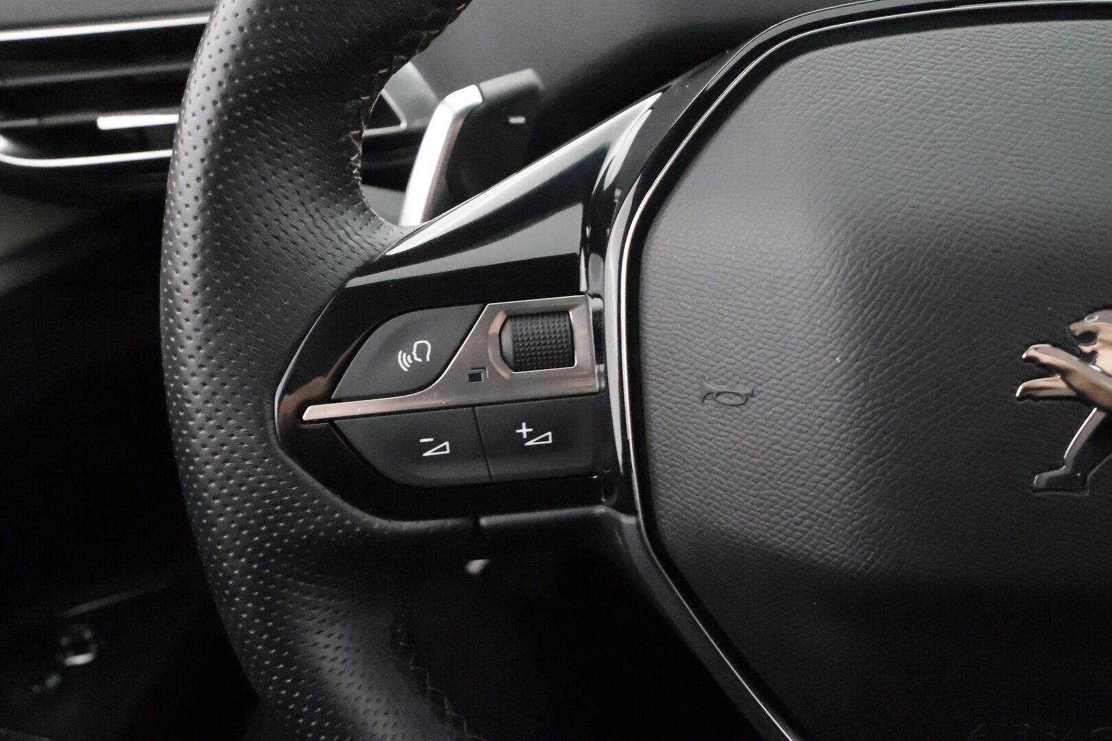 Peugeot 3008 2023 GT Hybrid4 300 EAT8-automaatti - | ACC | Puolinahat | Keyless | P.kamera | Navi | Digimittaristo | LED | BSM | Lane Assist | Apple & Android | 2x renkaat aluin | Suomiauto | 