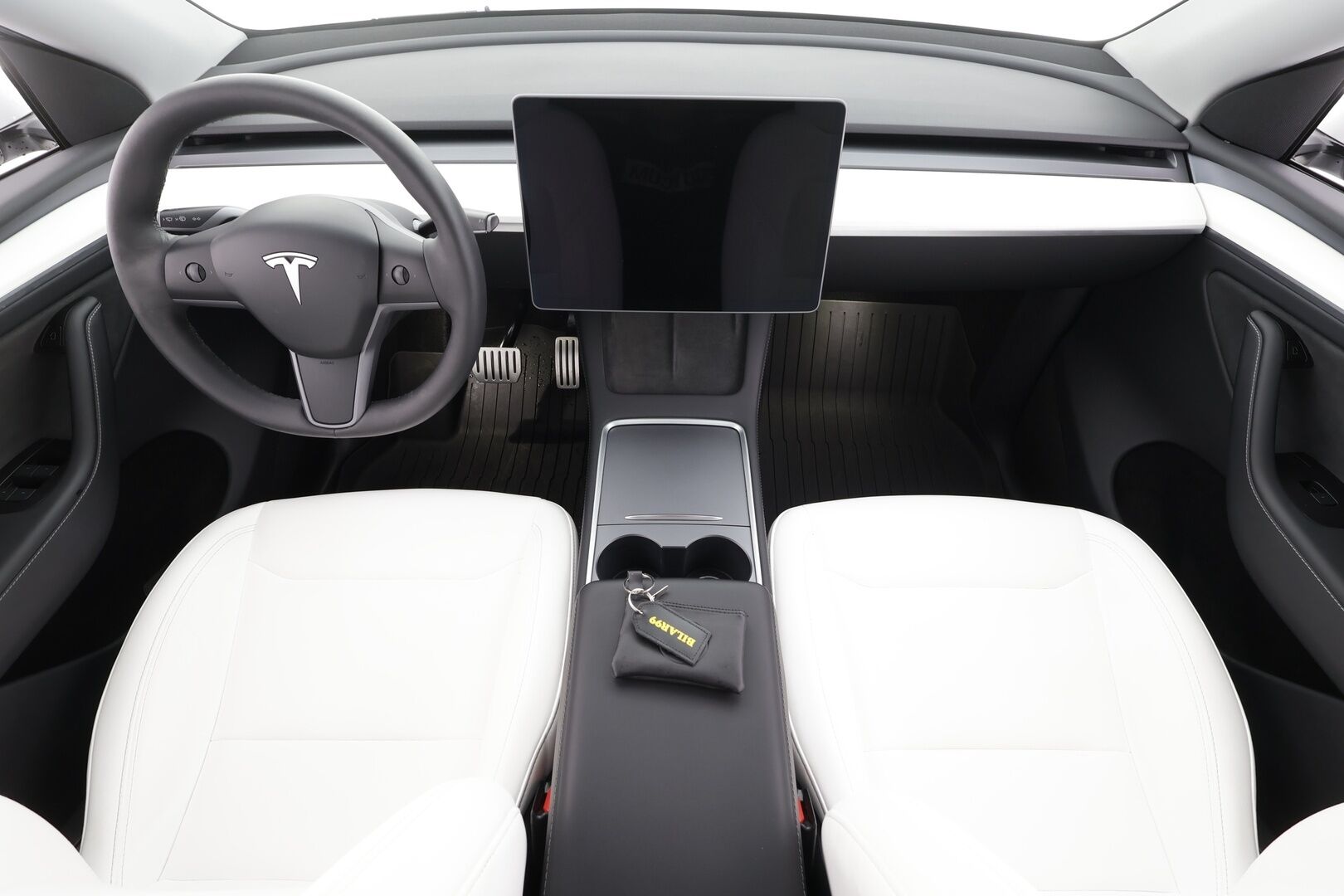 Tesla Model Y 2023 Performance - | ACC | ILP | Koukku | Valkoiset sähkönahat | Muistipenkki | Lasikatto | Ryzen | Matrix | Premium Audio | P.kamera | Track Mode | 1-om Suomiauto | 2x Renkaat Aluvantein!