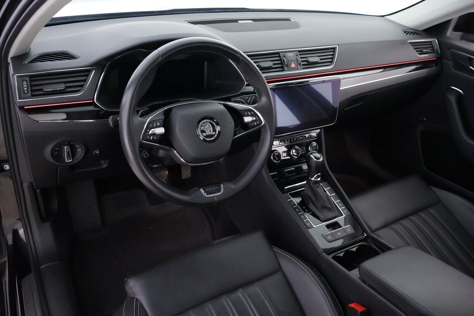 Skoda Superb 2021 Combi 1,4 TSI PHEV L&K iV DSG - Webasto | ACC | Ilmastoidut muistinahat | Canton | Koukku | Panorama | P.Kamera | Matrix LED | SOH 90.1%