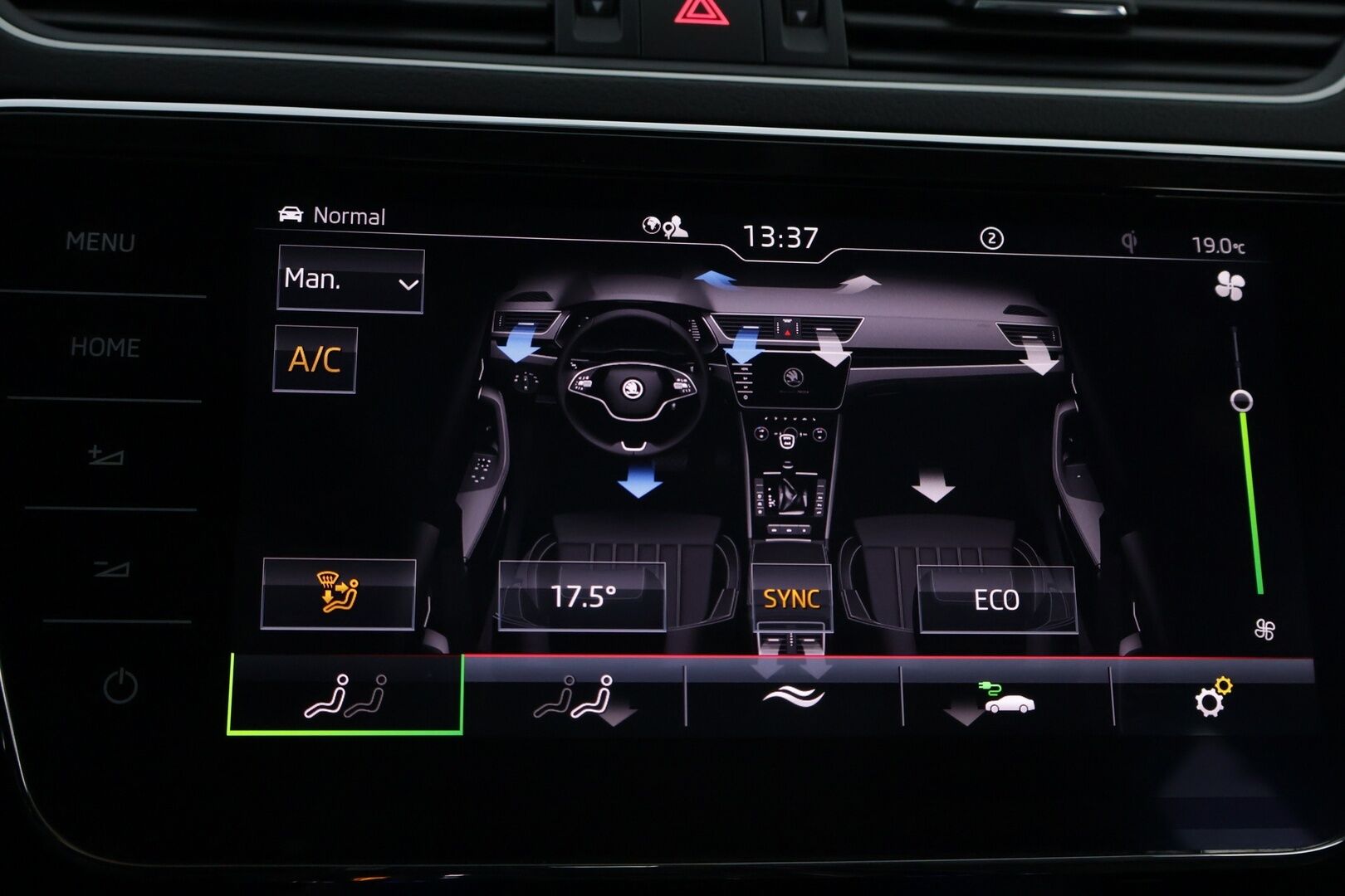 Skoda Superb 2021 Combi 1,4 TSI PHEV L&K iV DSG - Webasto | ACC | Ilmastoidut muistinahat | Canton | Koukku | Panorama | P.Kamera | Matrix LED | SOH 90.1%