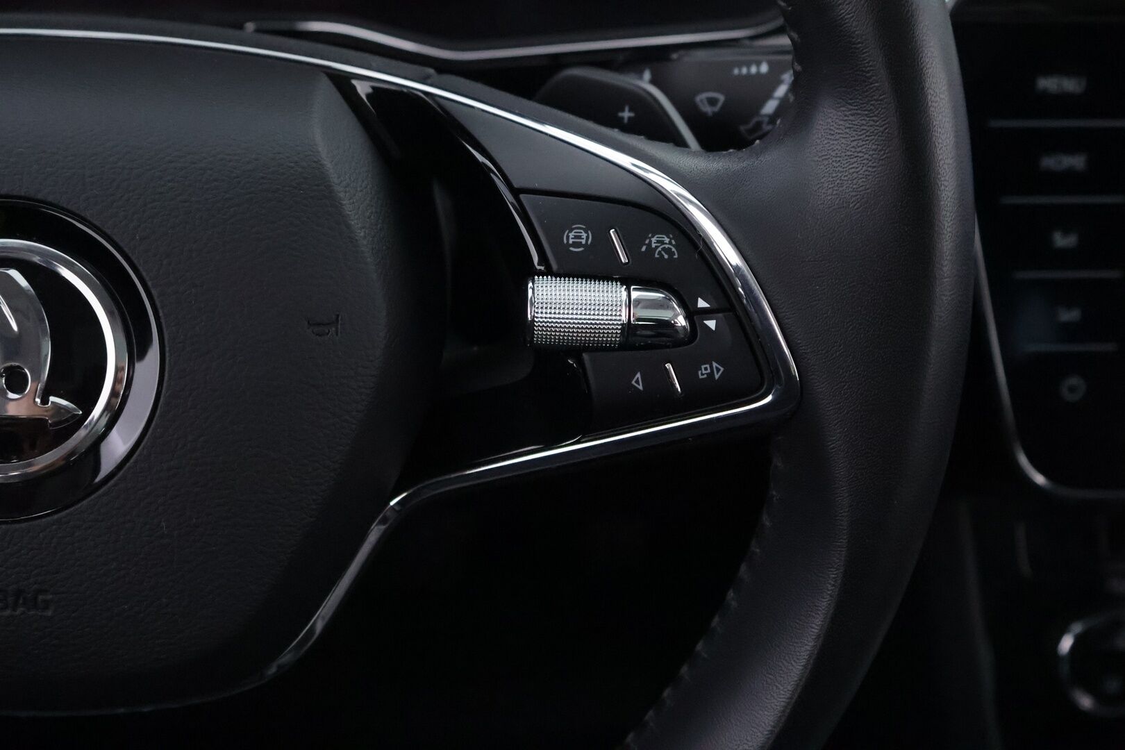 Skoda Superb 2021 Combi 1,4 TSI PHEV L&K iV DSG - Webasto | ACC | Ilmastoidut muistinahat | Canton | Koukku | Panorama | P.Kamera | Matrix LED | SOH 90.1%