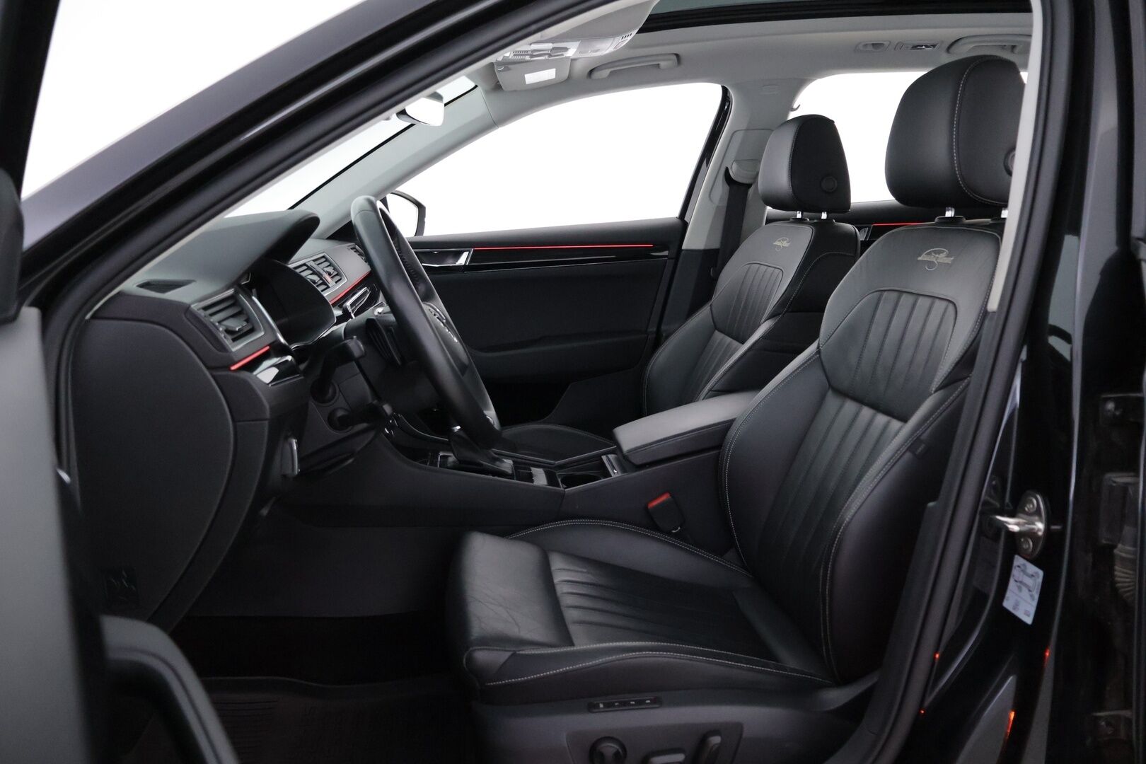 Skoda Superb 2021 Combi 1,4 TSI PHEV L&K iV DSG - Webasto | ACC | Ilmastoidut muistinahat | Canton | Koukku | Panorama | P.Kamera | Matrix LED | SOH 90.1%