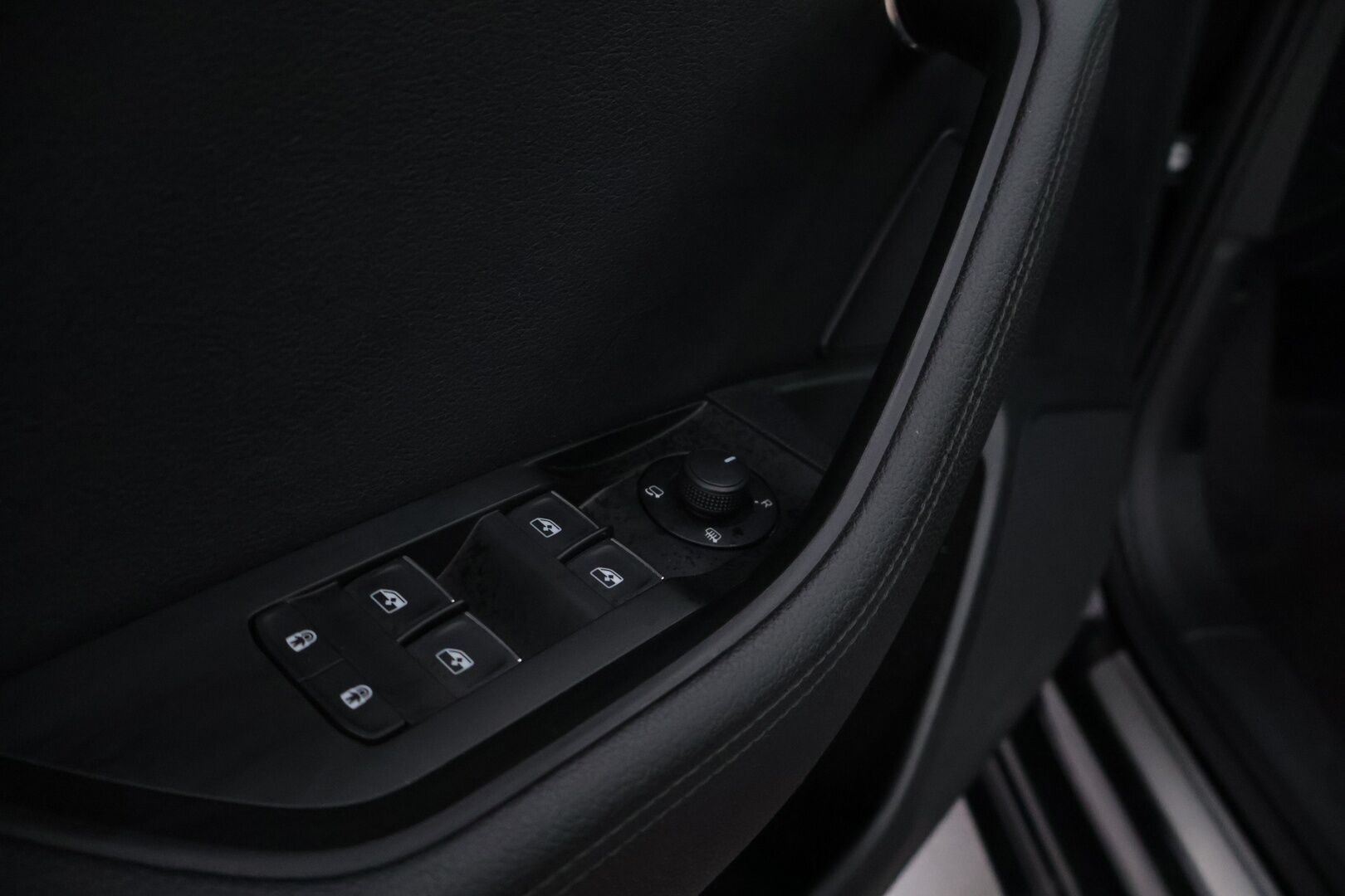 Skoda Superb 2021 Combi 1,4 TSI PHEV L&K iV DSG - Webasto | ACC | Ilmastoidut muistinahat | Canton | Koukku | Panorama | P.Kamera | Matrix LED | SOH 90.1%