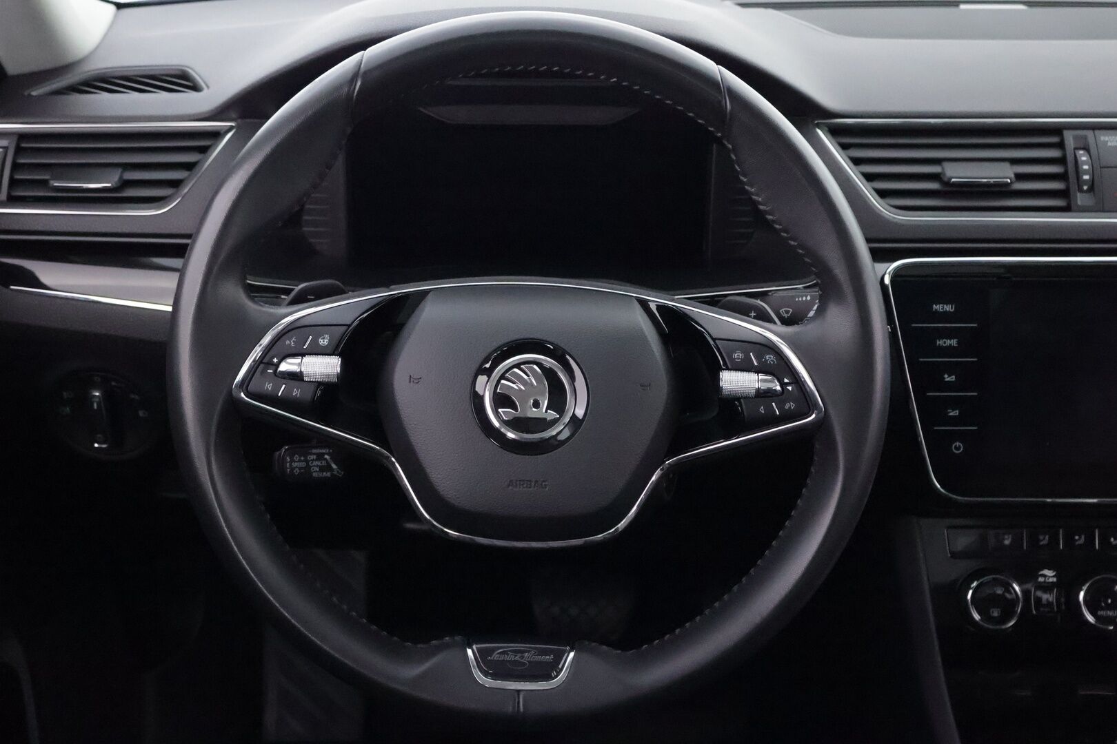 Skoda Superb 2021 Combi 1,4 TSI PHEV L&K iV DSG - Webasto | ACC | Ilmastoidut muistinahat | Canton | Koukku | Panorama | P.Kamera | Matrix LED | SOH 90.1%