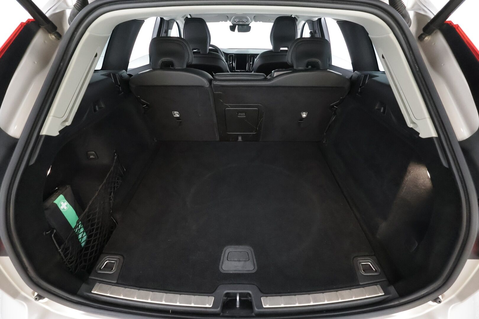 Volvo XC60 2023 B4 AWD D-MHEV Business Plus Bright aut * ACC / P.kamera / Full LED / Webasto / Muistipenkit / Navi / Facelift / BLIS * - 1.Om Suomi-auto / Kahdet renkaat aluvanteilla / Juuri huollettu - HULLUT BLACKWEEK JATKOT - KORKOTARJOUS 2,49%