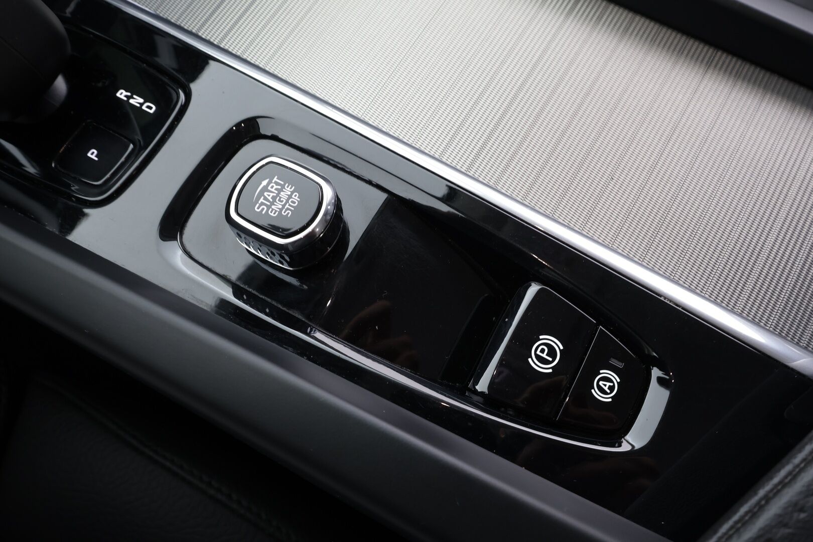 Volvo XC60 2023 B4 AWD D-MHEV Business Plus Bright aut * ACC / P.kamera / Full LED / Webasto / Muistipenkit / Navi / Facelift / BLIS * - 1.Om Suomi-auto / Kahdet renkaat aluvanteilla / Juuri huollettu - HULLUT BLACKWEEK JATKOT - KORKOTARJOUS 2,49%