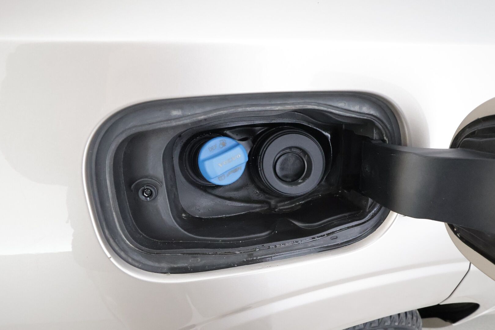 Volvo XC60 2023 B4 AWD D-MHEV Business Plus Bright aut * ACC / P.kamera / Full LED / Webasto / Muistipenkit / Navi / Facelift / BLIS * - 1.Om Suomi-auto / Kahdet renkaat aluvanteilla / Juuri huollettu - HULLUT BLACKWEEK JATKOT - KORKOTARJOUS 2,49%