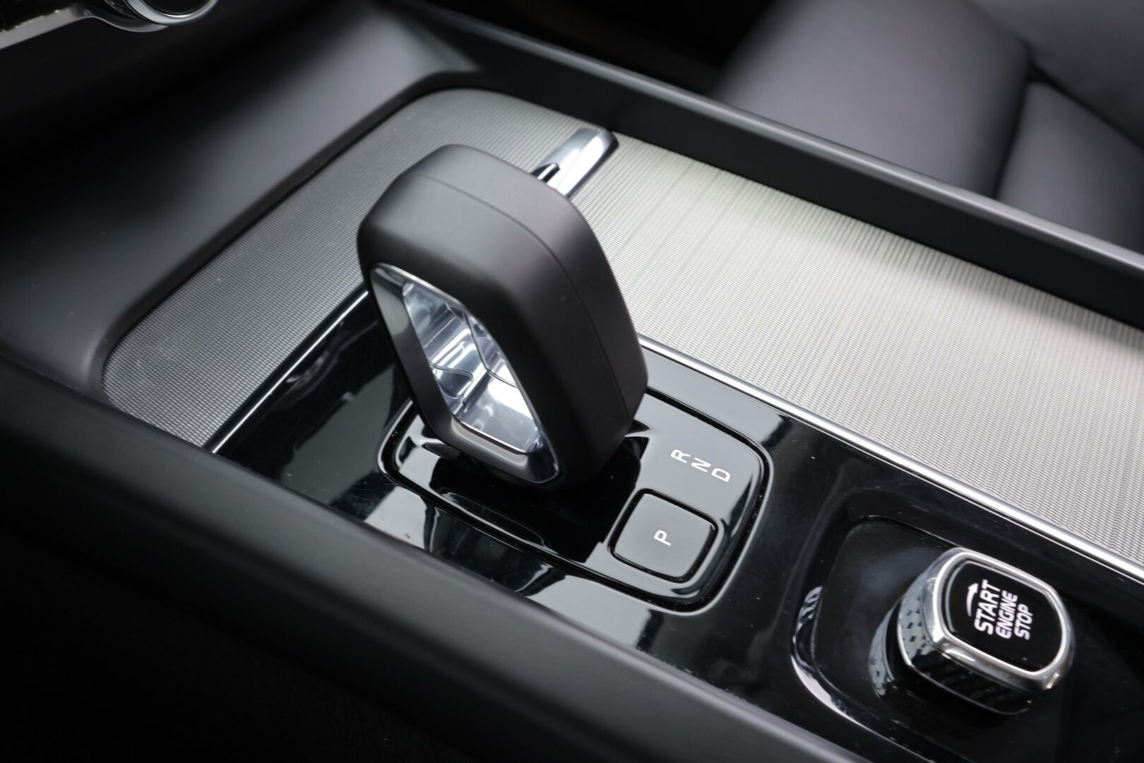 Volvo XC60 2023 B4 AWD D-MHEV Business Plus Bright aut * ACC / P.kamera / Full LED / Webasto / Muistipenkit / Navi / Facelift / BLIS * - 1.Om Suomi-auto / Kahdet renkaat aluvanteilla / Juuri huollettu - HULLUT BLACKWEEK JATKOT - KORKOTARJOUS 2,49%