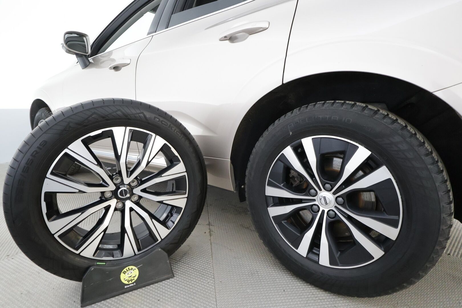 Volvo XC60 2023 B4 AWD D-MHEV Business Plus Bright aut * ACC / P.kamera / Full LED / Webasto / Muistipenkit / Navi / Facelift / BLIS * - 1.Om Suomi-auto / Kahdet renkaat aluvanteilla / Juuri huollettu - HULLUT BLACKWEEK JATKOT - KORKOTARJOUS 2,49%