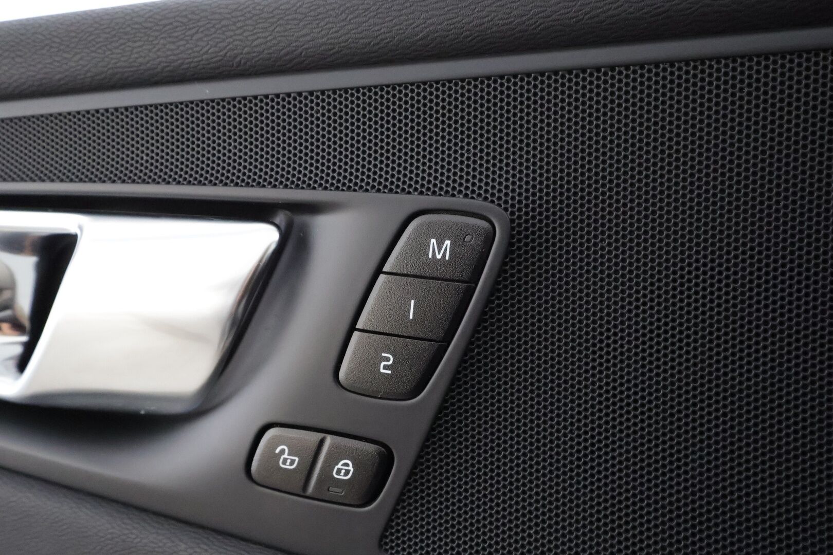 Volvo XC60 2023 B4 AWD D-MHEV Business Plus Bright aut * ACC / P.kamera / Full LED / Webasto / Muistipenkit / Navi / Facelift / BLIS * - 1.Om Suomi-auto / Kahdet renkaat aluvanteilla / Juuri huollettu - HULLUT BLACKWEEK JATKOT - KORKOTARJOUS 2,49%