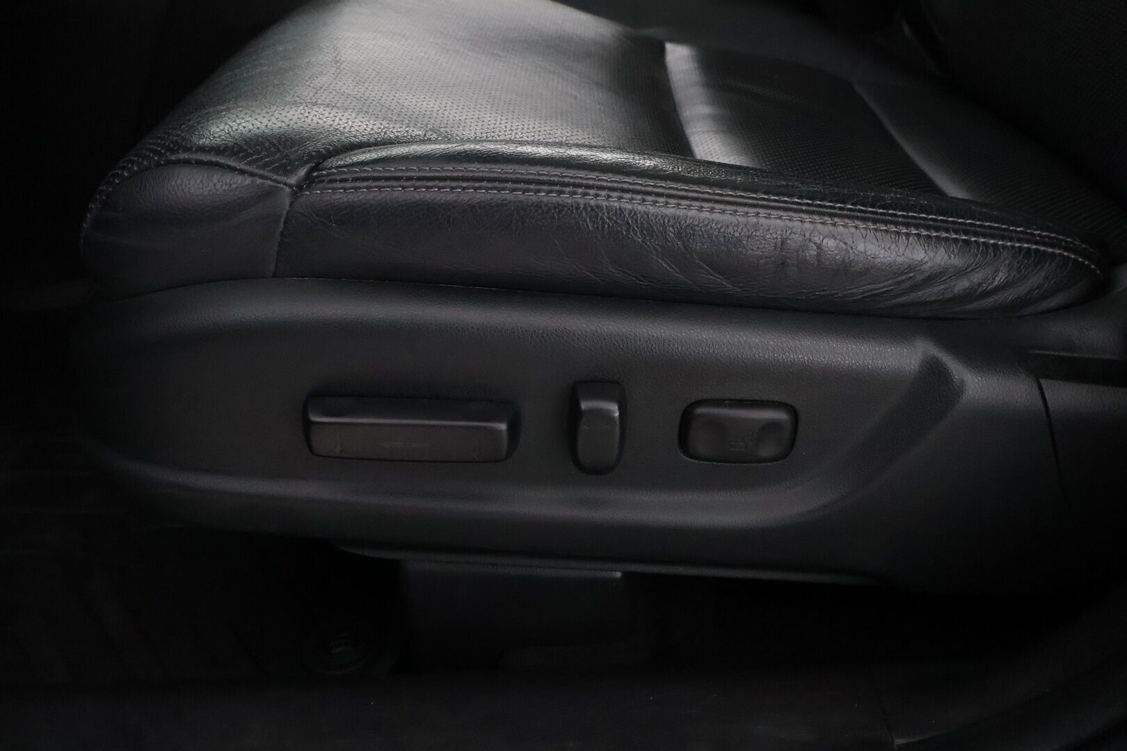 Honda CR-V 2015 1,6 Diesel Elegance AT 4WD * Vetokoukku / Nahkasisusta / Lasikatto / Peruutuskamera / Lohko & Sisäpistoke / Sähköluukku!